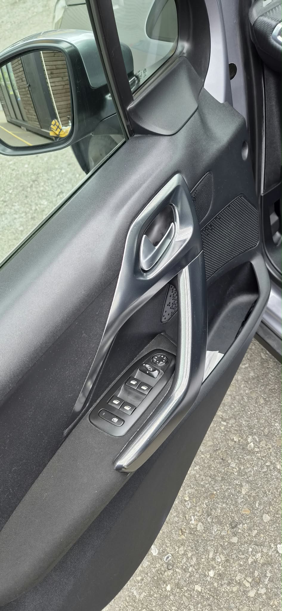 PEUGEOT 2008 1.2 PureTech Active EAT6-image-12