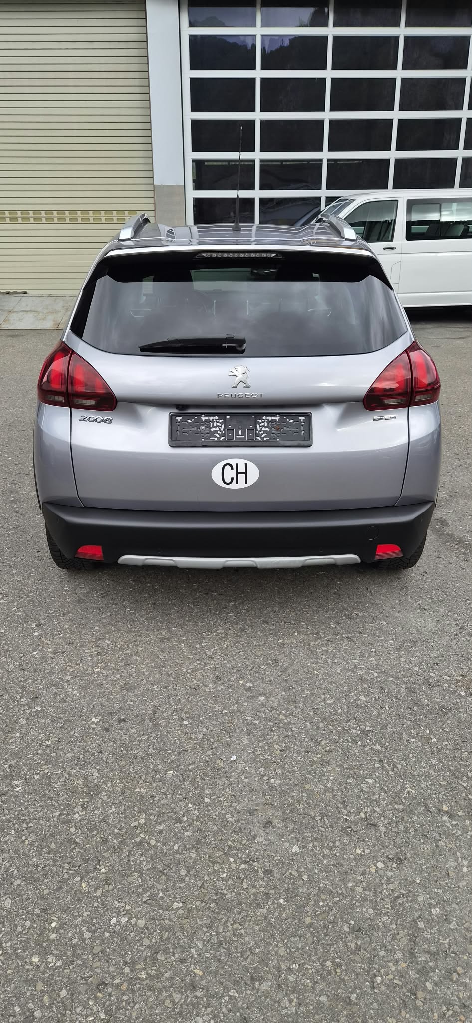 PEUGEOT 2008 1.2 PureTech Active EAT6-image-4