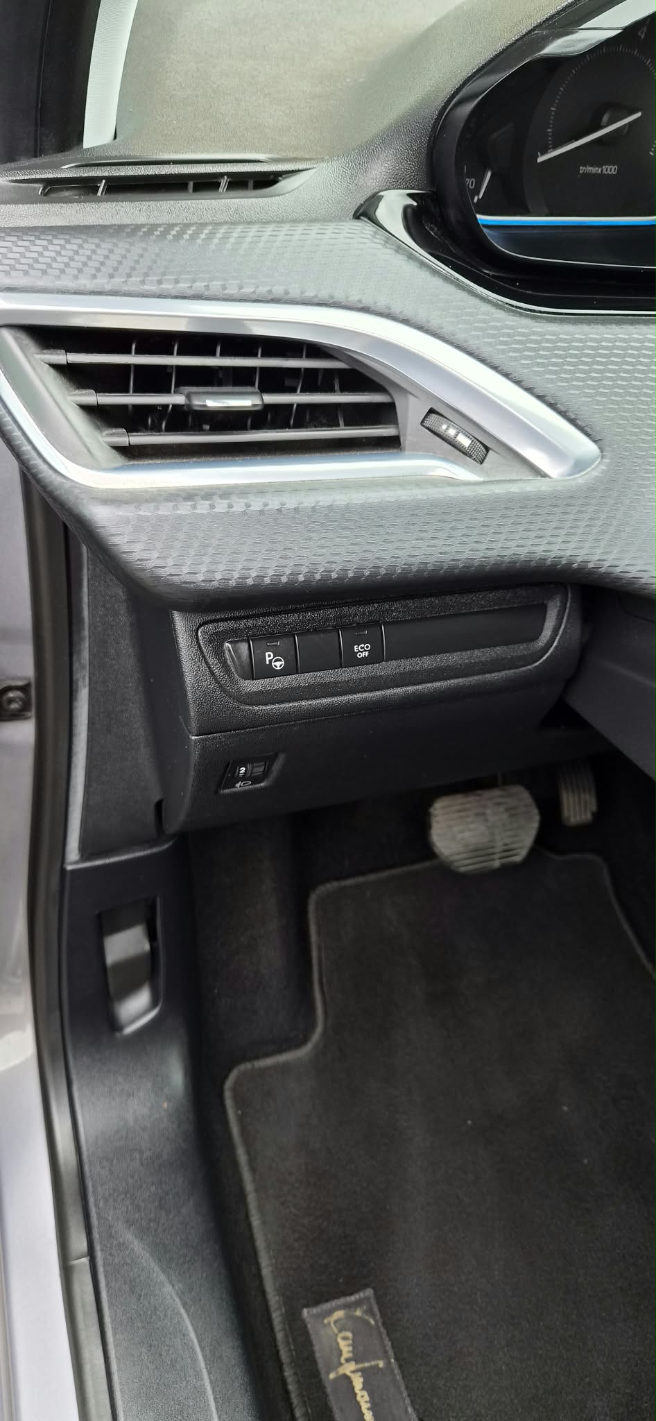 PEUGEOT 2008 1.2 PureTech Active EAT6-image-10