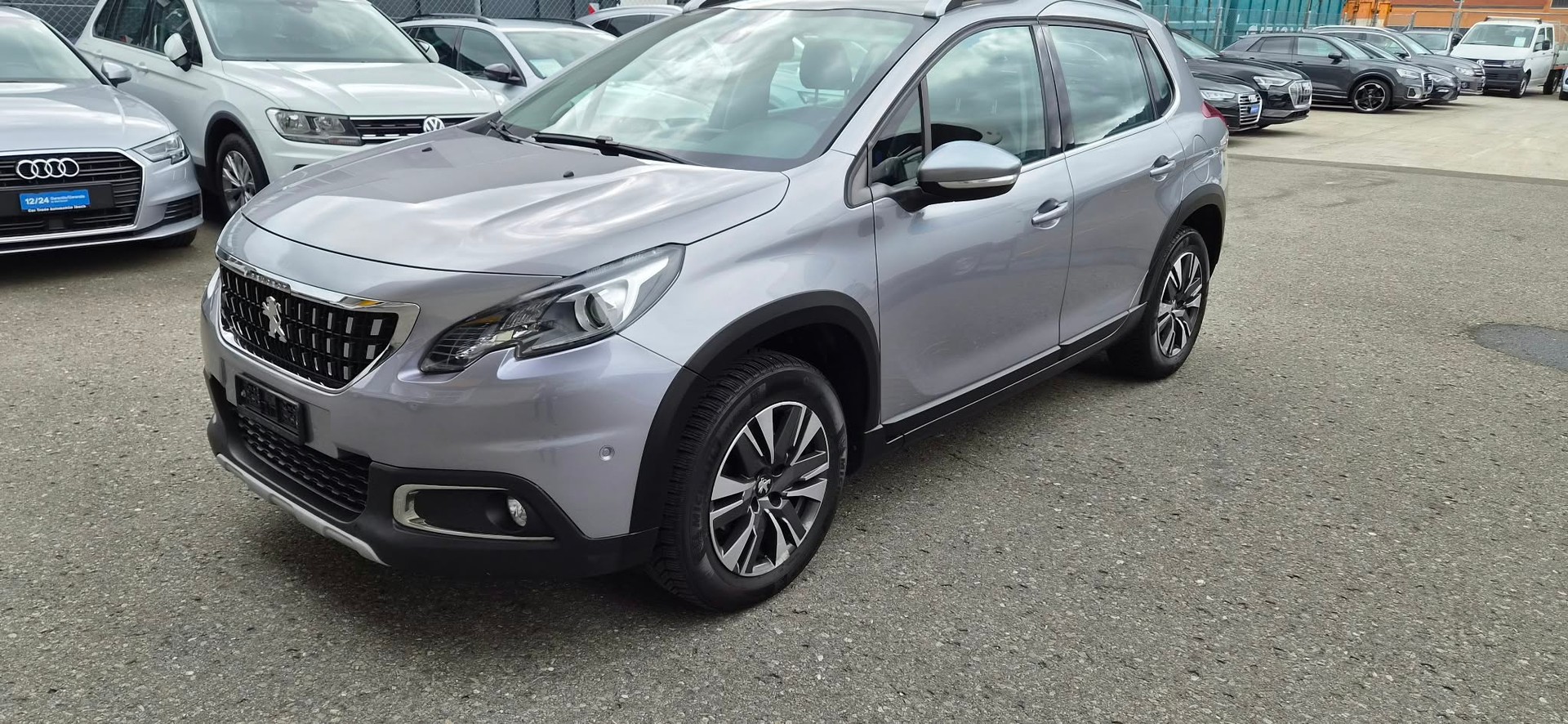 PEUGEOT 2008 1.2 PureTech Active EAT6-image-2