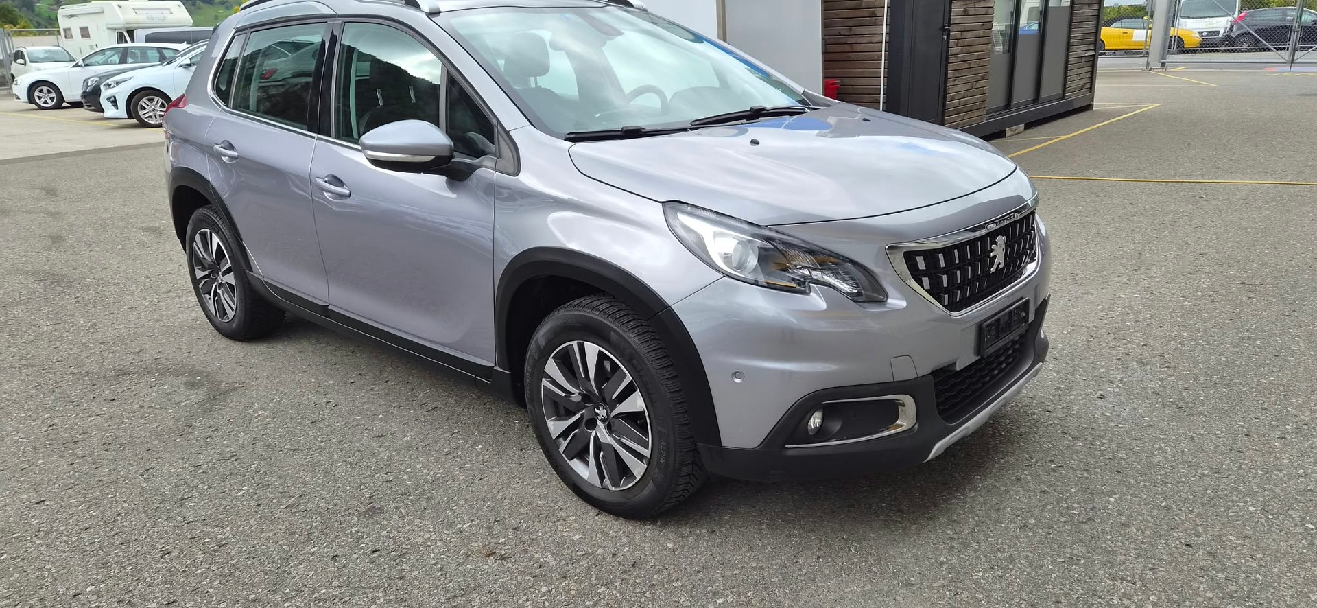 PEUGEOT 2008 1.2 PureTech Active EAT6-image-3
