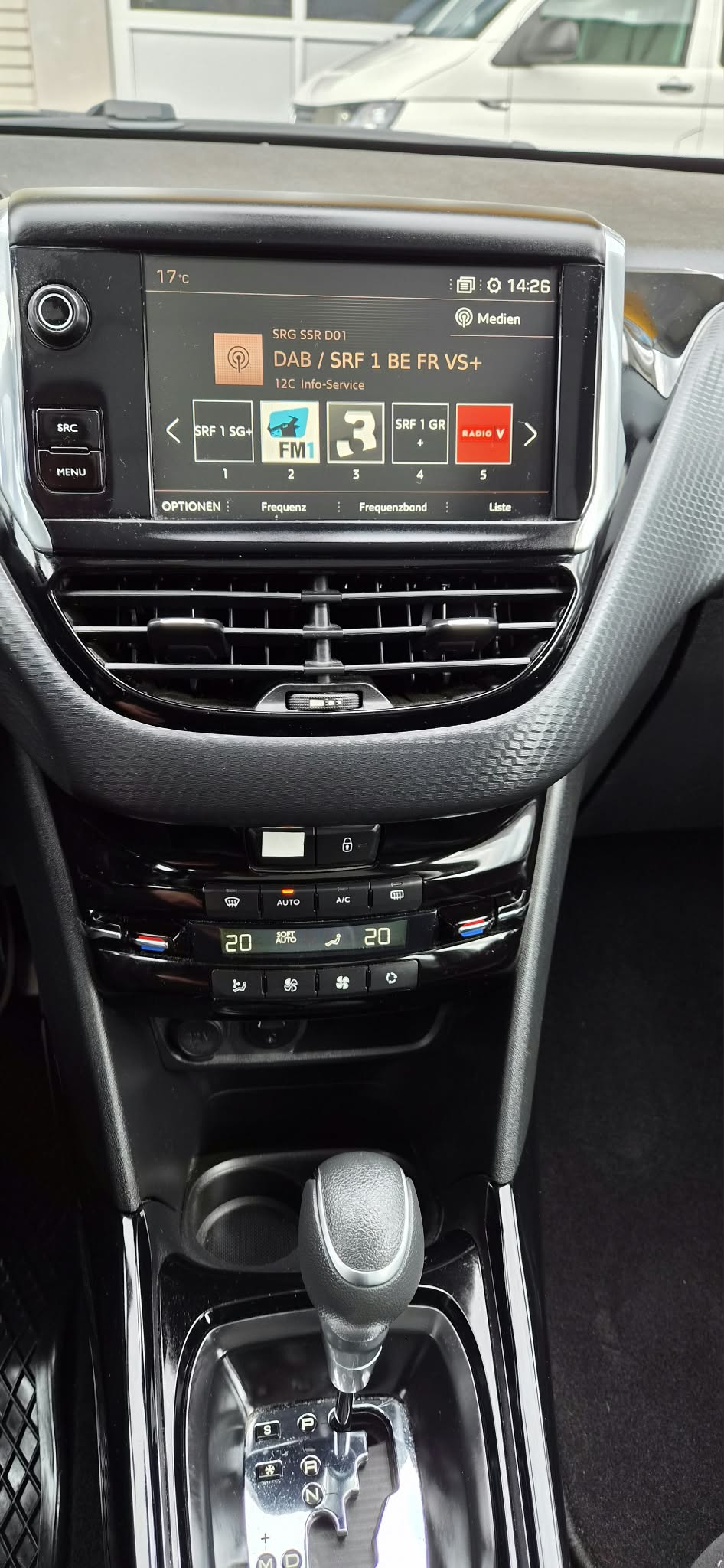 PEUGEOT 2008 1.2 PureTech Active EAT6-image-9