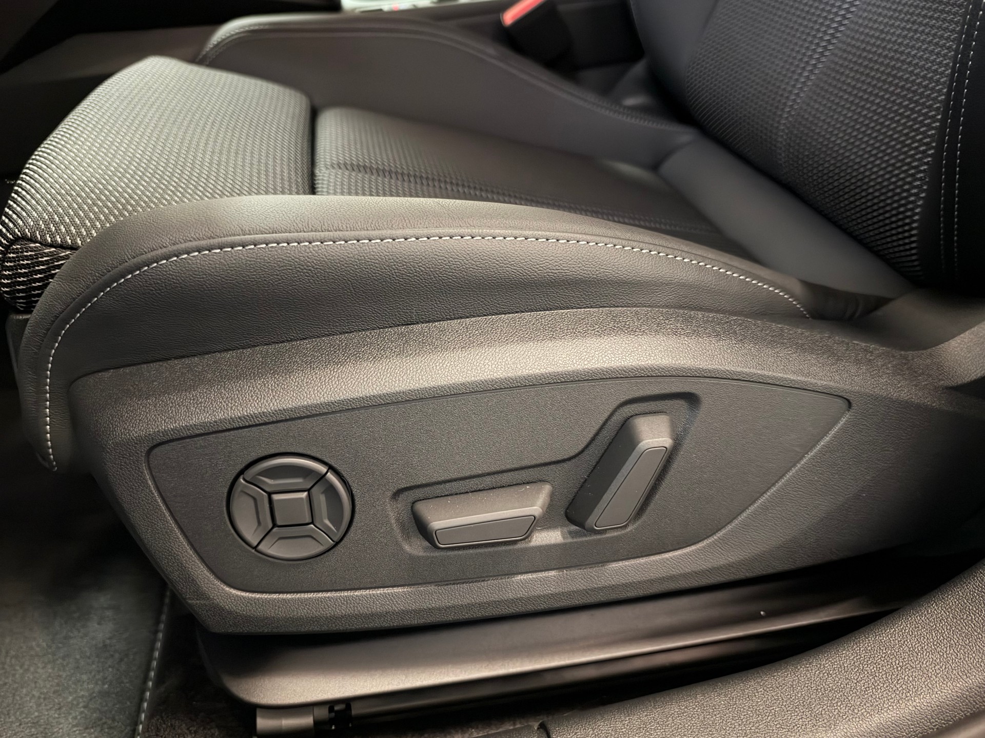AUDI A3 Sportback 35 TFSI S line S-tronic-image-19