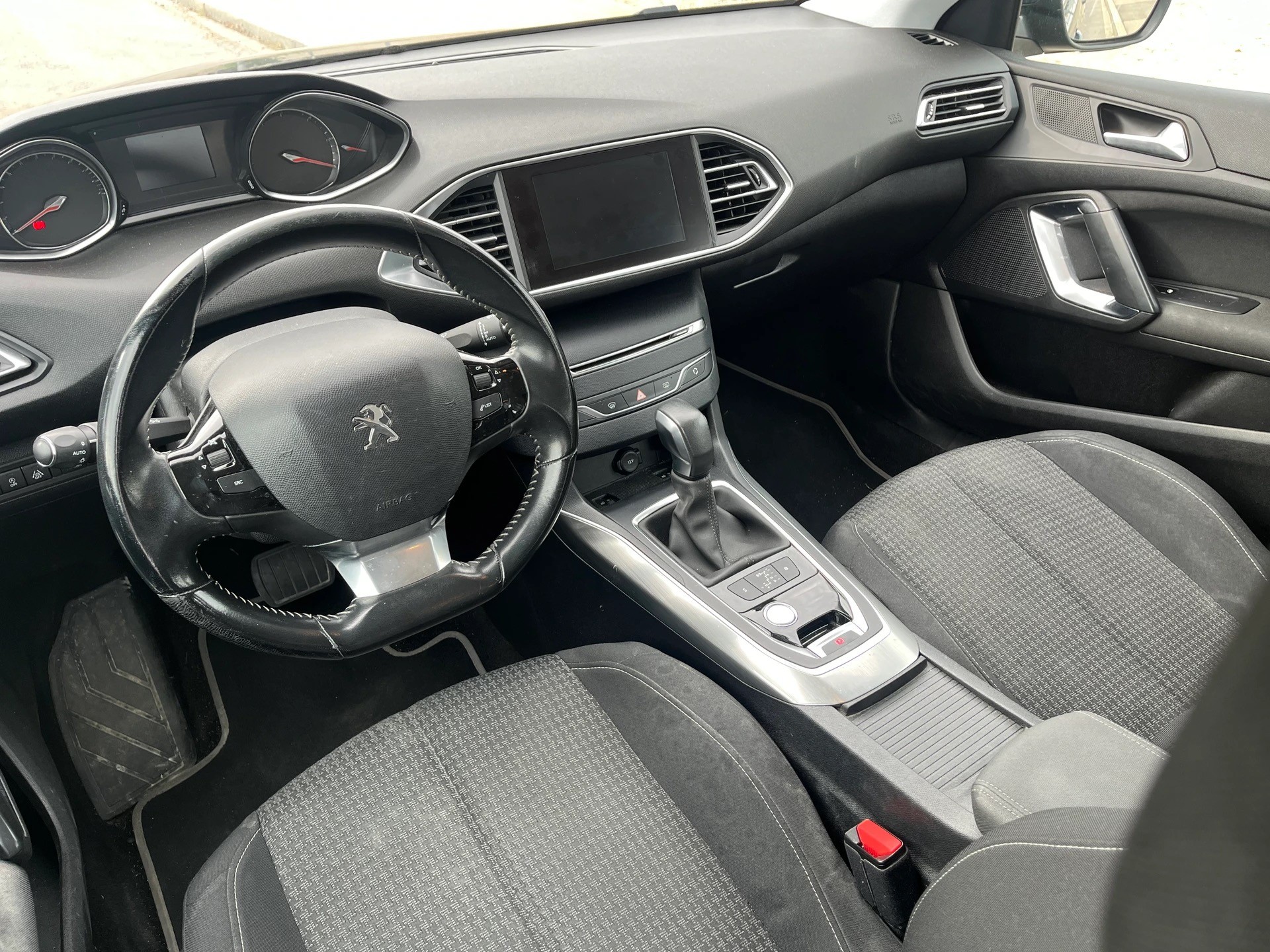 PEUGEOT 308 SW 1.6 BlueHDI Business EAT-image-7