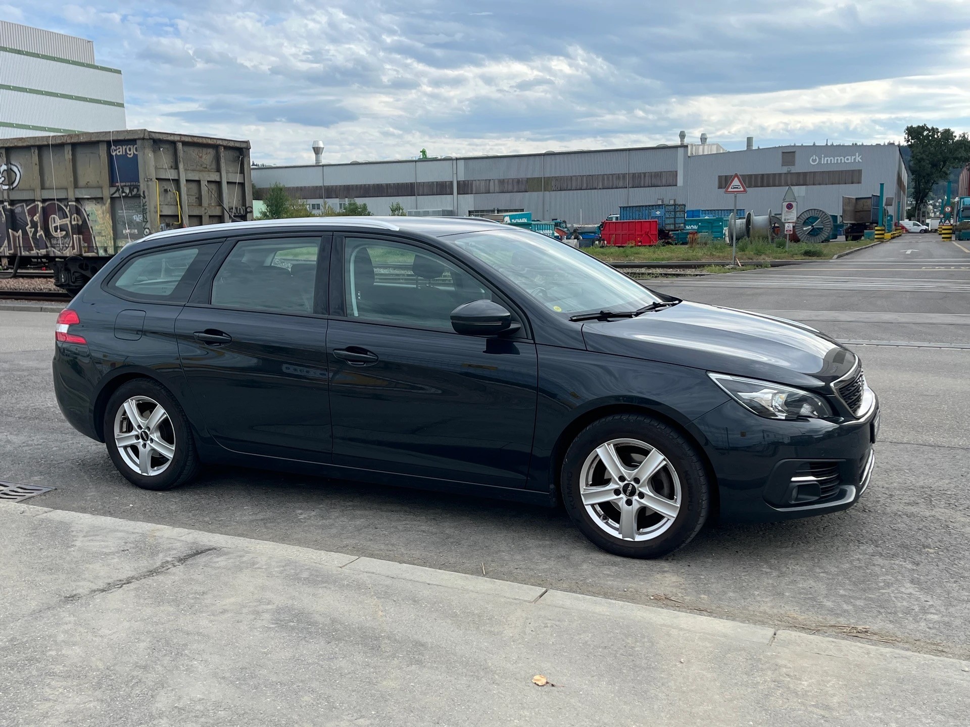 PEUGEOT 308 SW 1.6 BlueHDI Business EAT-image-2