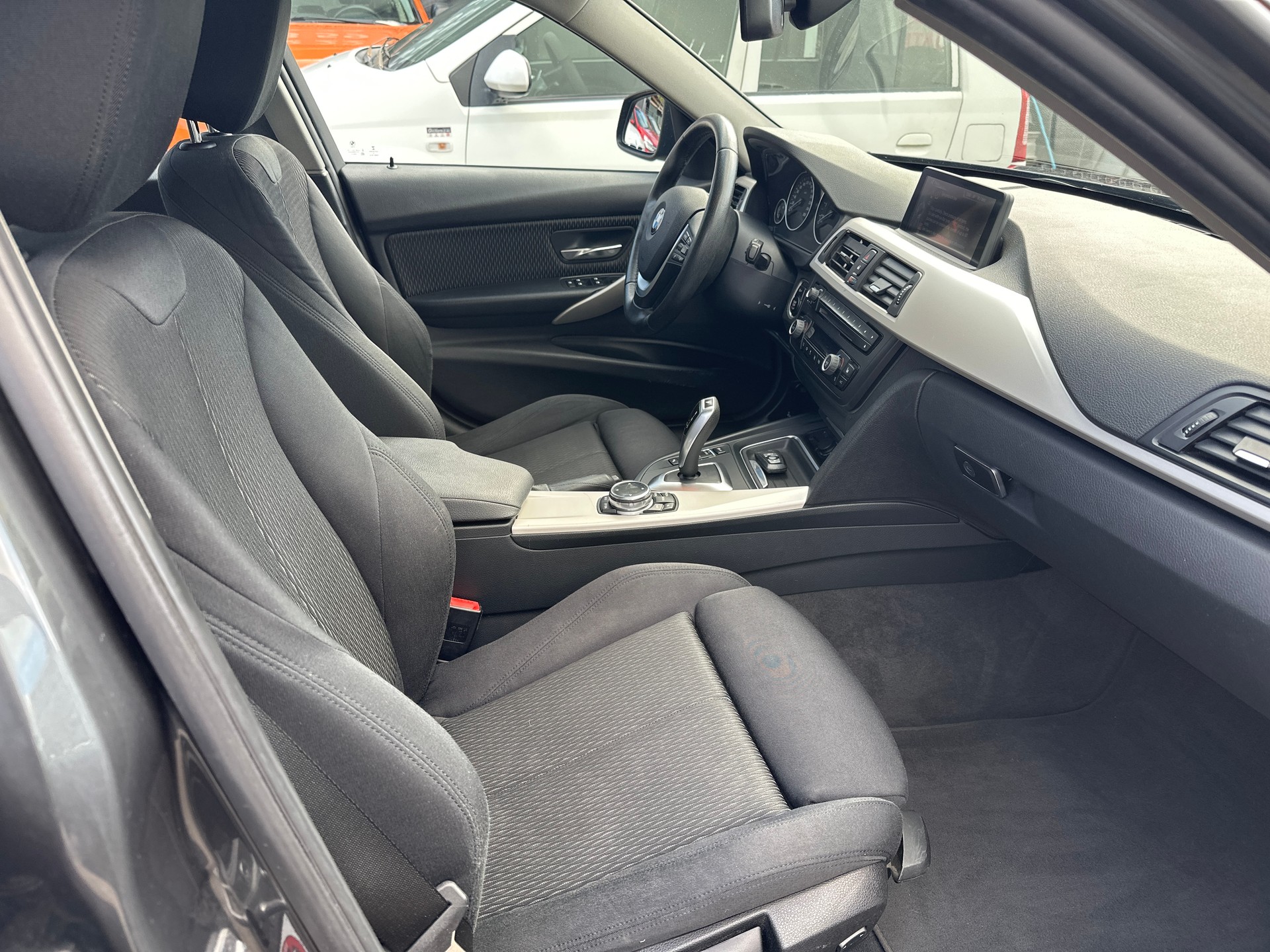 BMW 316i Touring Business Steptronic-image-12