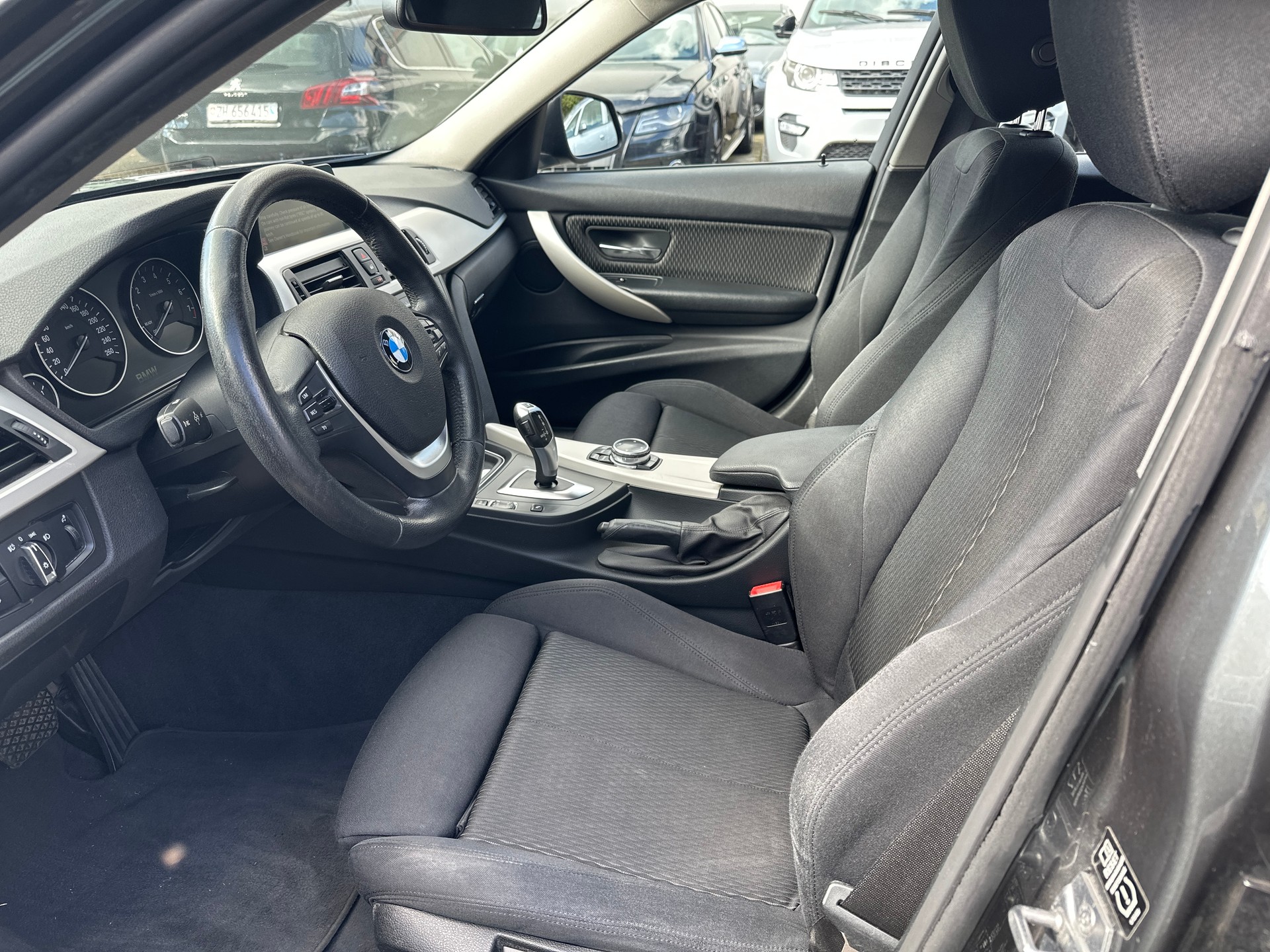 BMW 316i Touring Business Steptronic-image-8