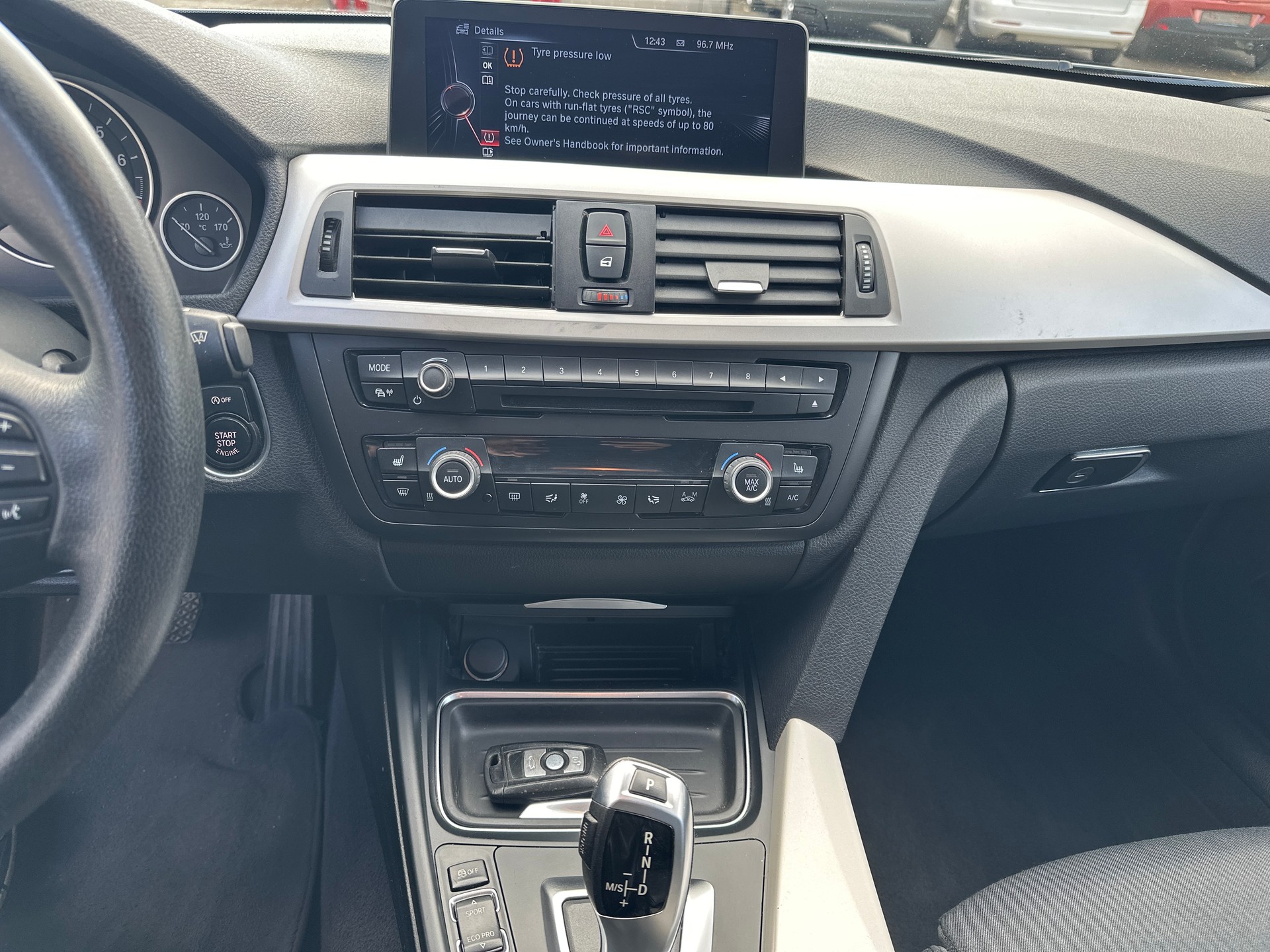 BMW 316i Touring Business Steptronic-image-14