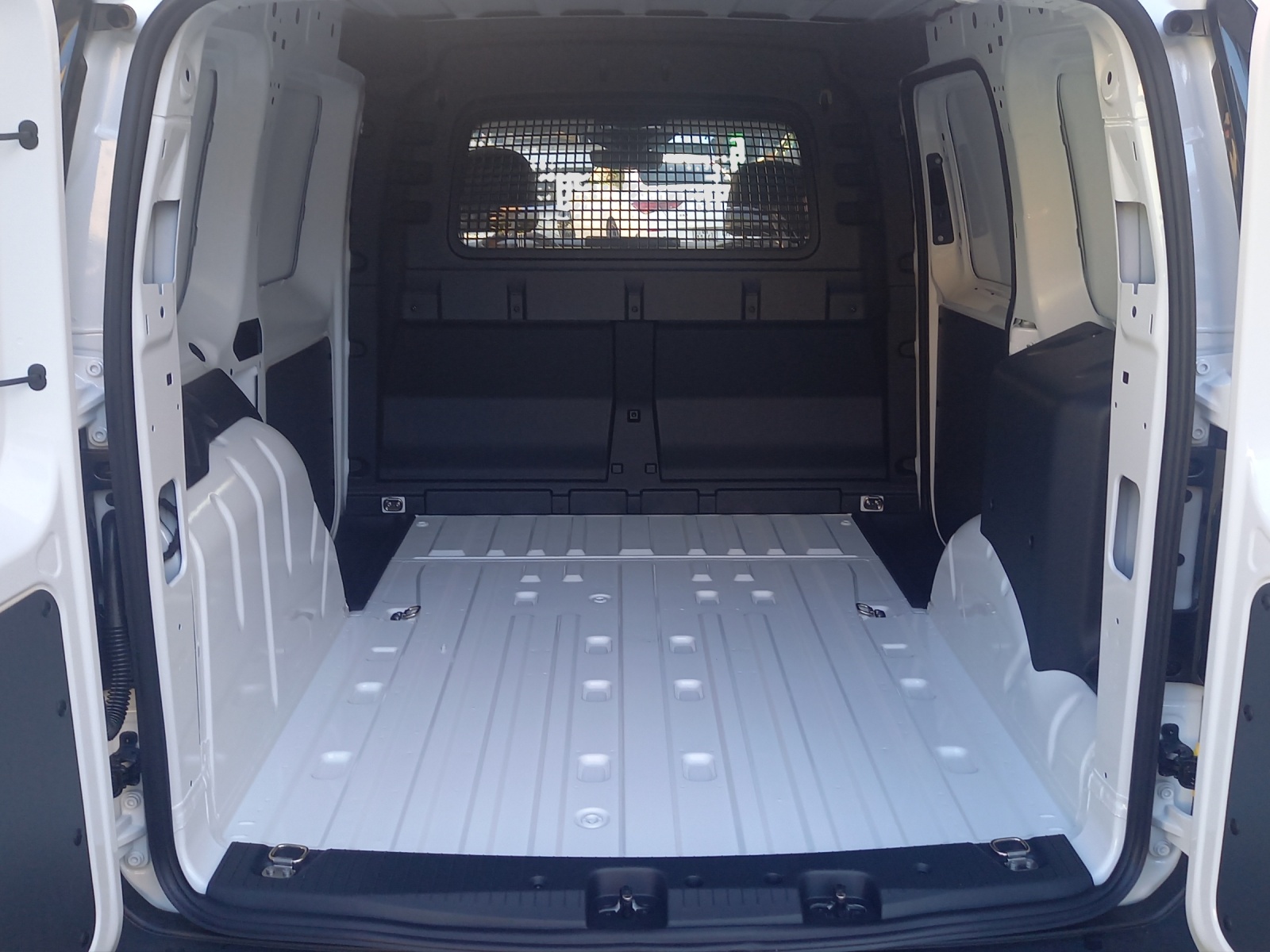 VW Caddy Cargo 1.5 TSI Plug in Hybrid Entry DSG-image-9