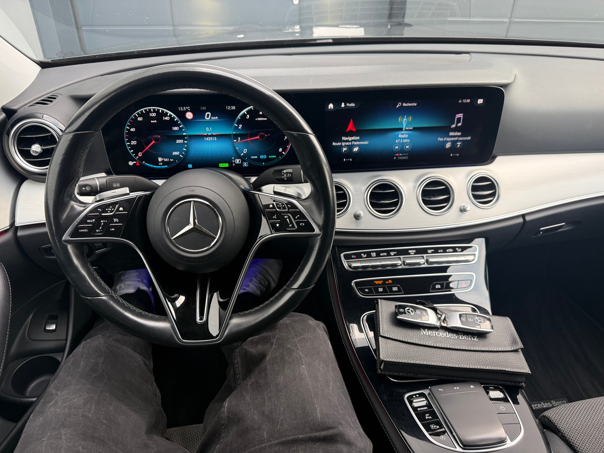 MERCEDES-BENZ E 200 AMG Line 9G-Tronic-image-13