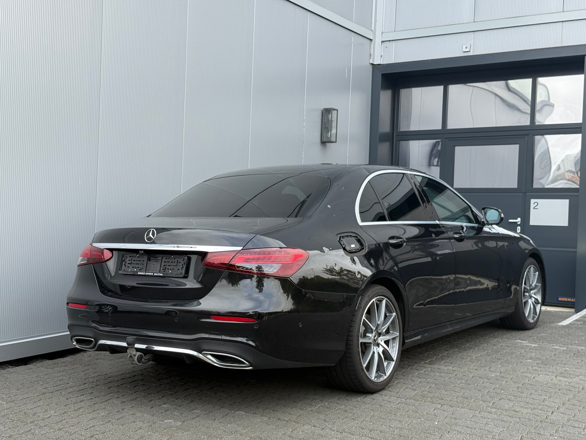 MERCEDES-BENZ E 200 AMG Line 9G-Tronic-image-4