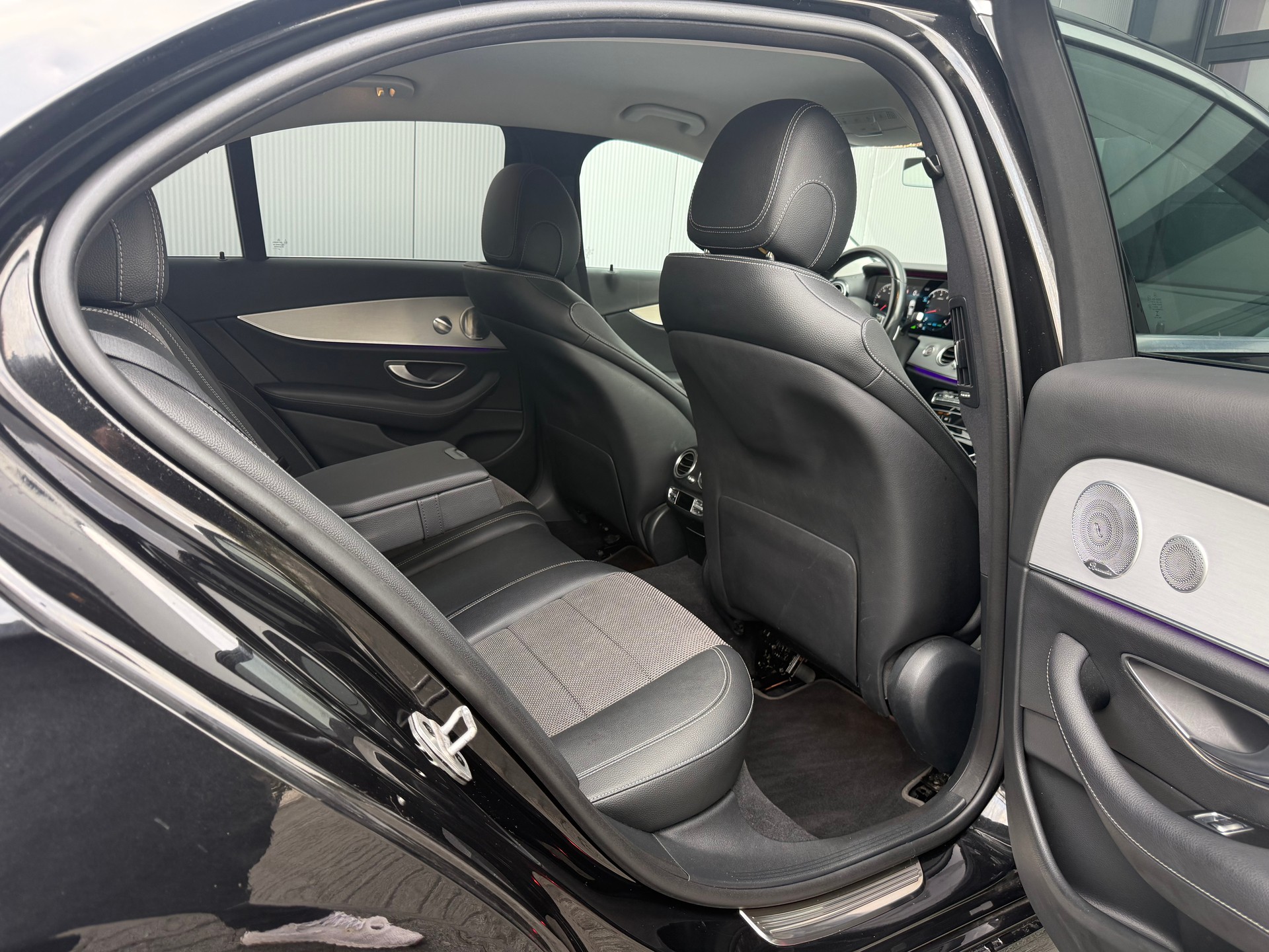 MERCEDES-BENZ E 200 AMG Line 9G-Tronic-image-15