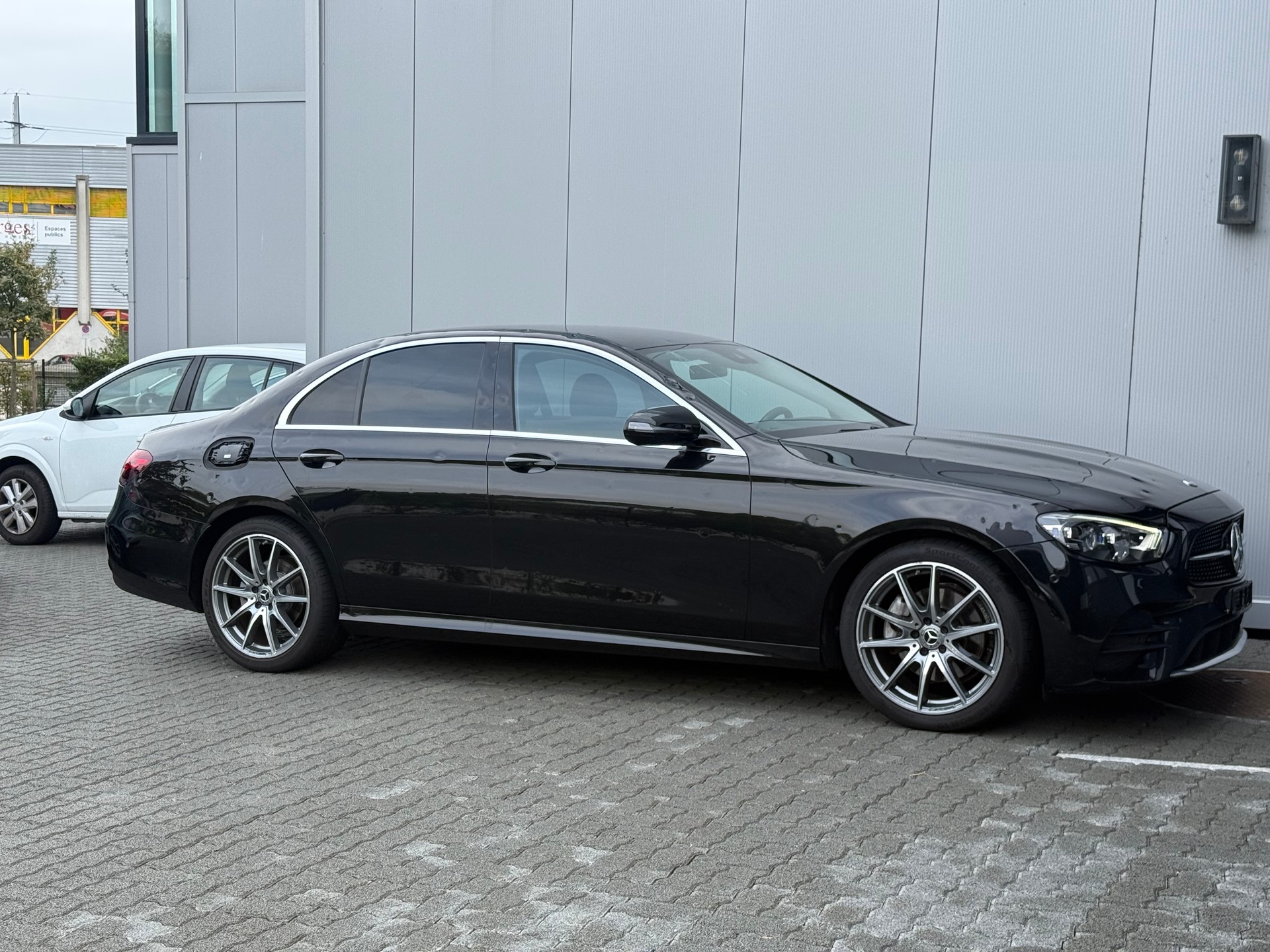 MERCEDES-BENZ E 200 AMG Line 9G-Tronic-image-9