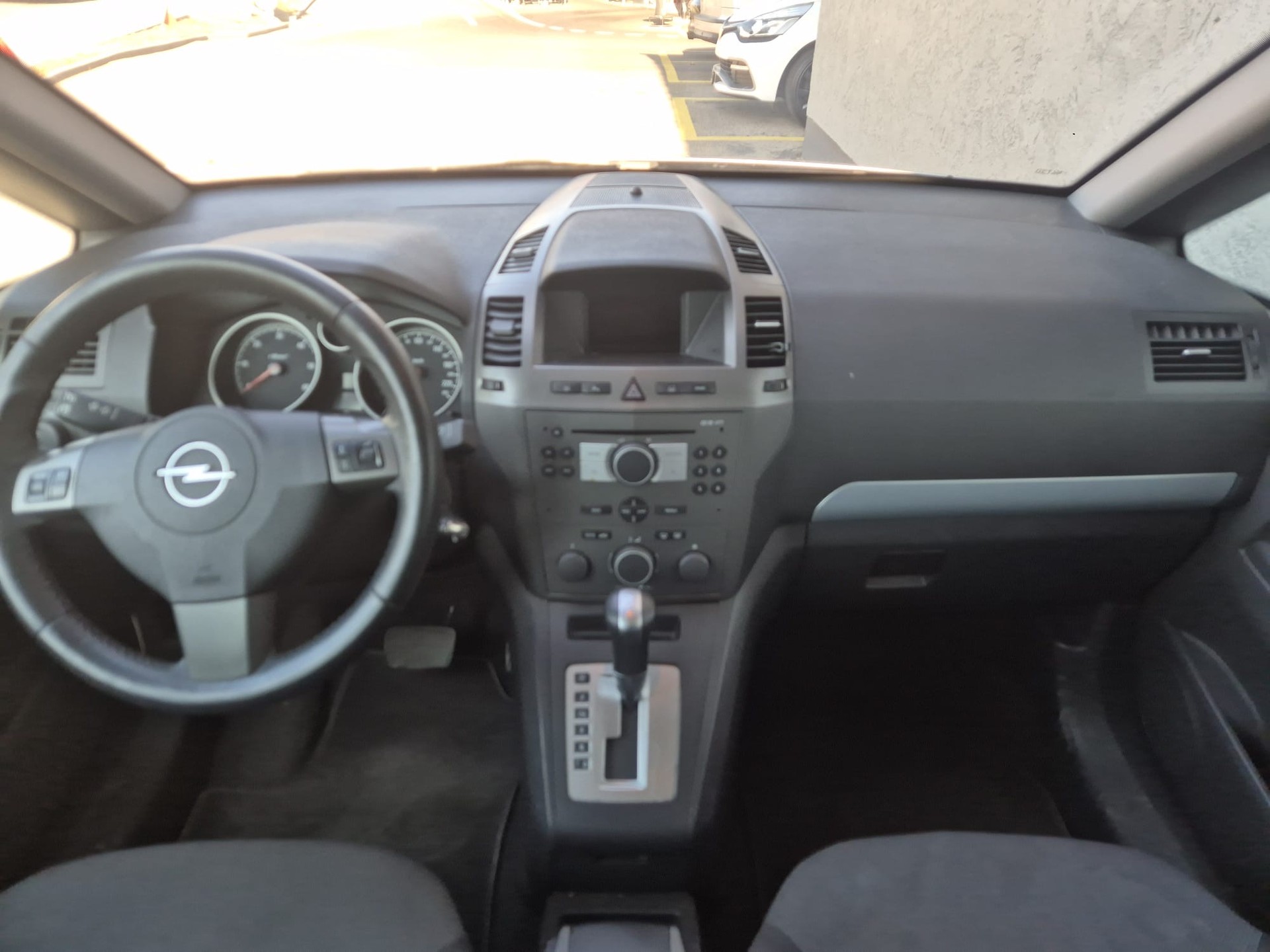 OPEL Zafira 1.9 CDTI Enjoy Automatic-image-8