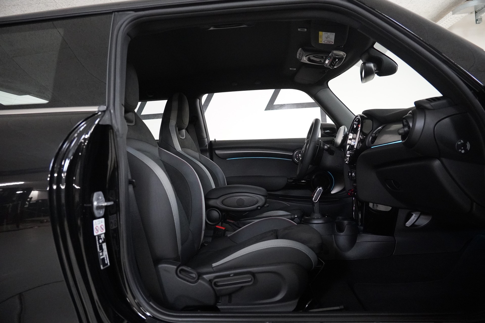 MINI Cooper John Cooper Works Steptronic-image-13