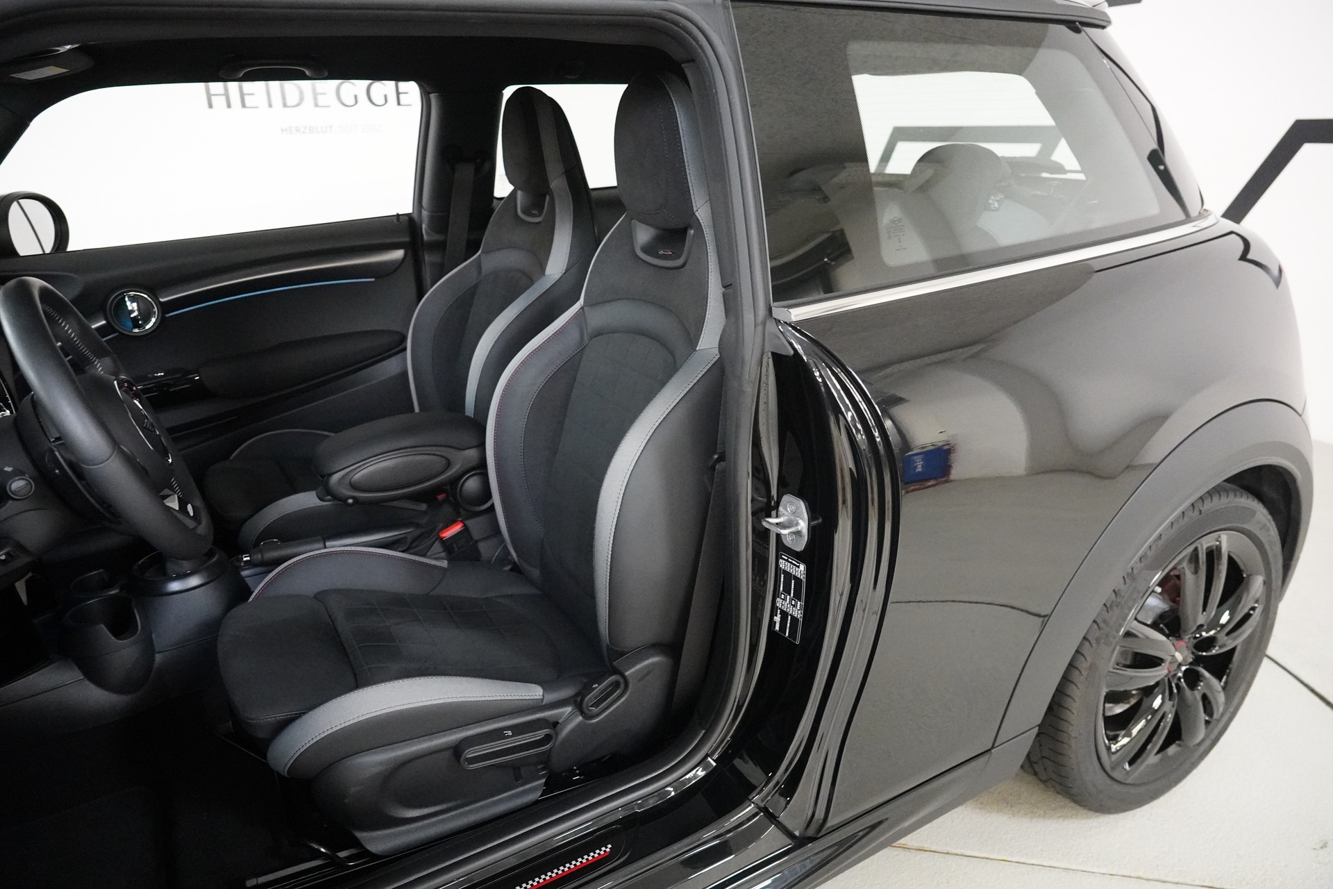 MINI Cooper John Cooper Works Steptronic-image-11