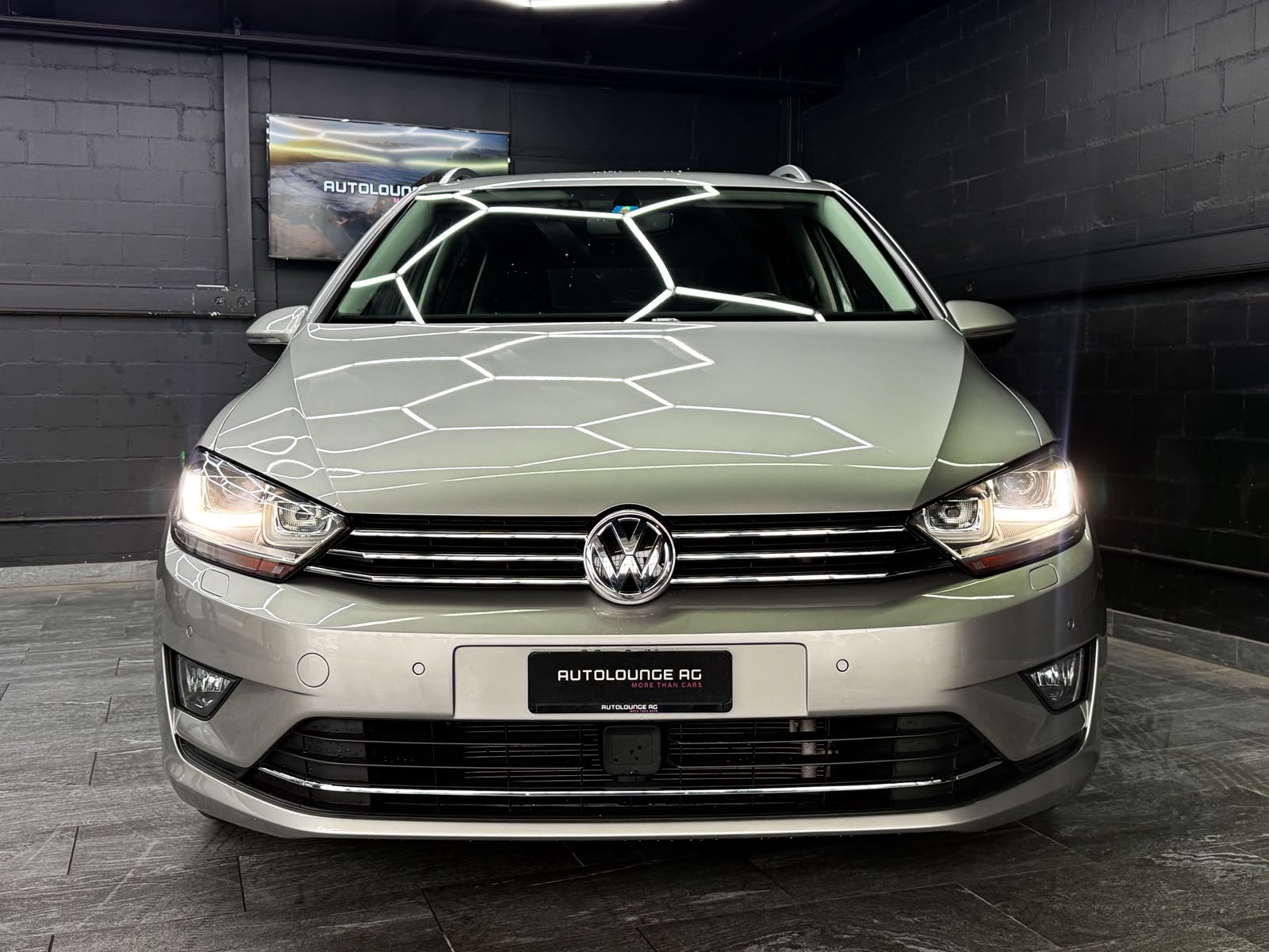 VW Golf Sportsvan 1.4 TSI Highline DSG-image-2