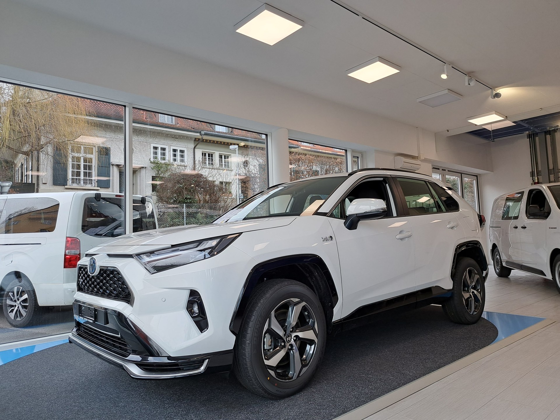 TOYOTA RAV-4 2.5 PHEV Trend e-CVT 4WD-image-0