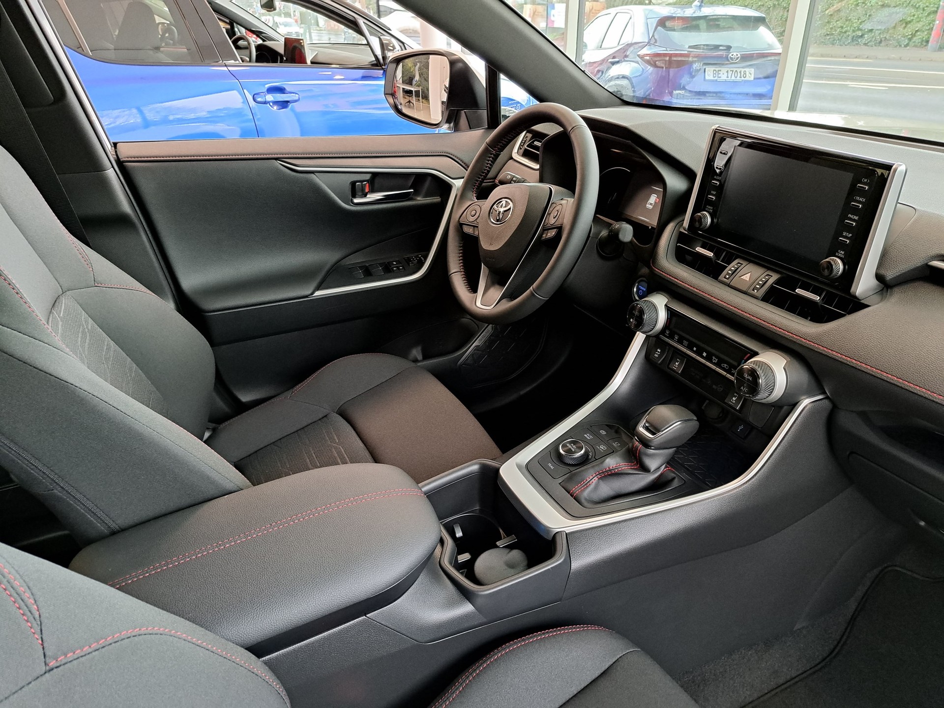 TOYOTA RAV-4 2.5 PHEV Trend e-CVT 4WD-image-3