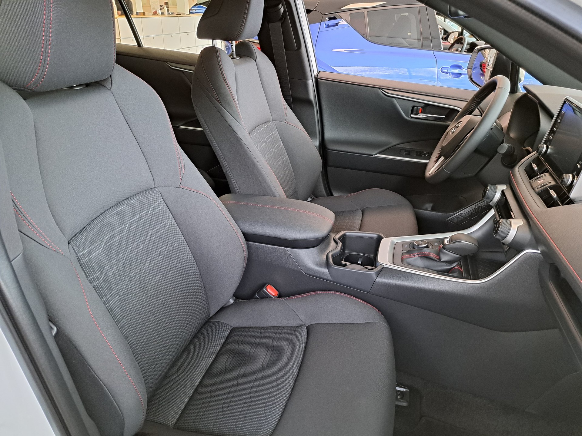 TOYOTA RAV-4 2.5 PHEV Trend e-CVT 4WD-image-4