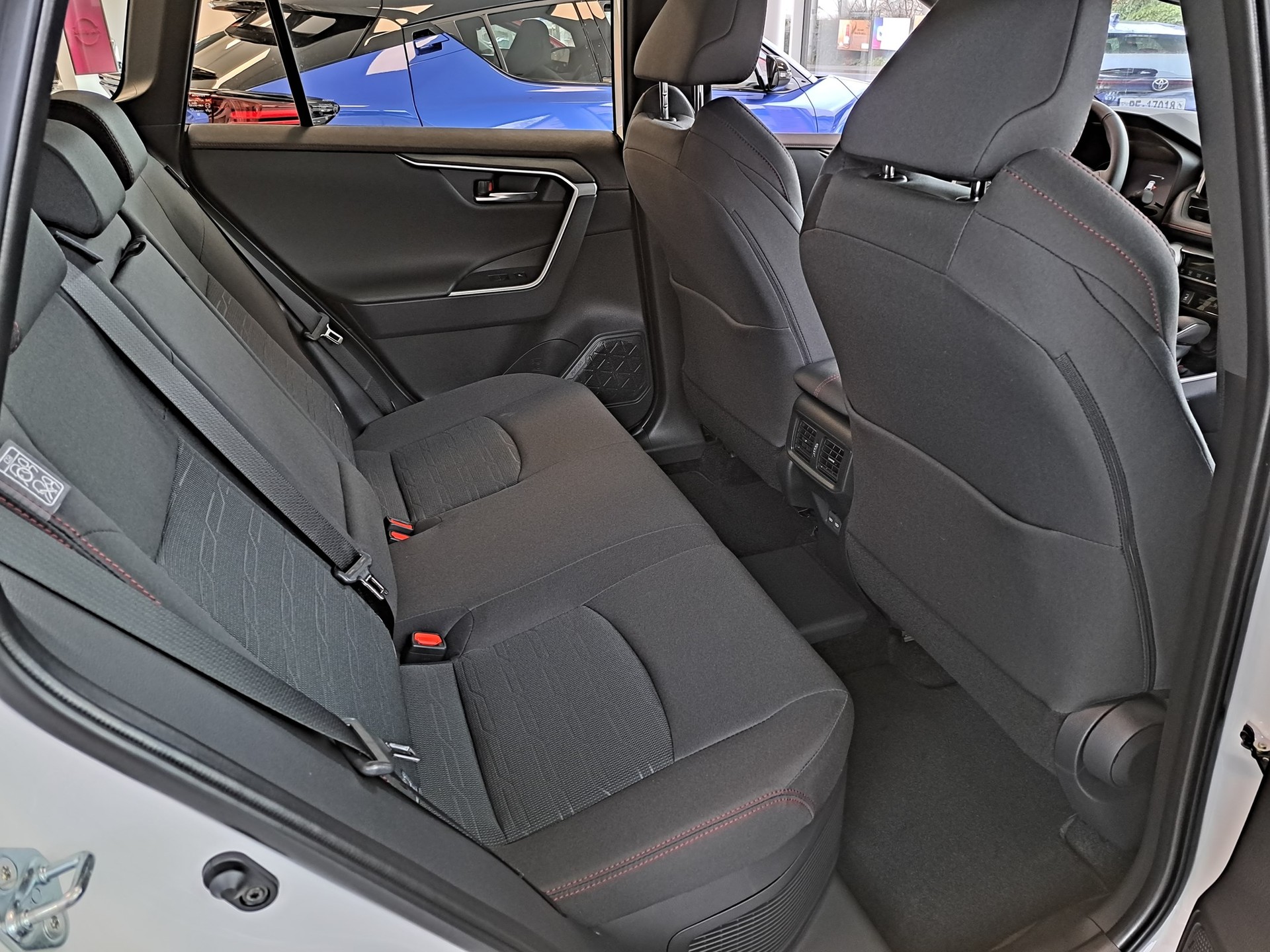 TOYOTA RAV-4 2.5 PHEV Trend e-CVT 4WD-image-5