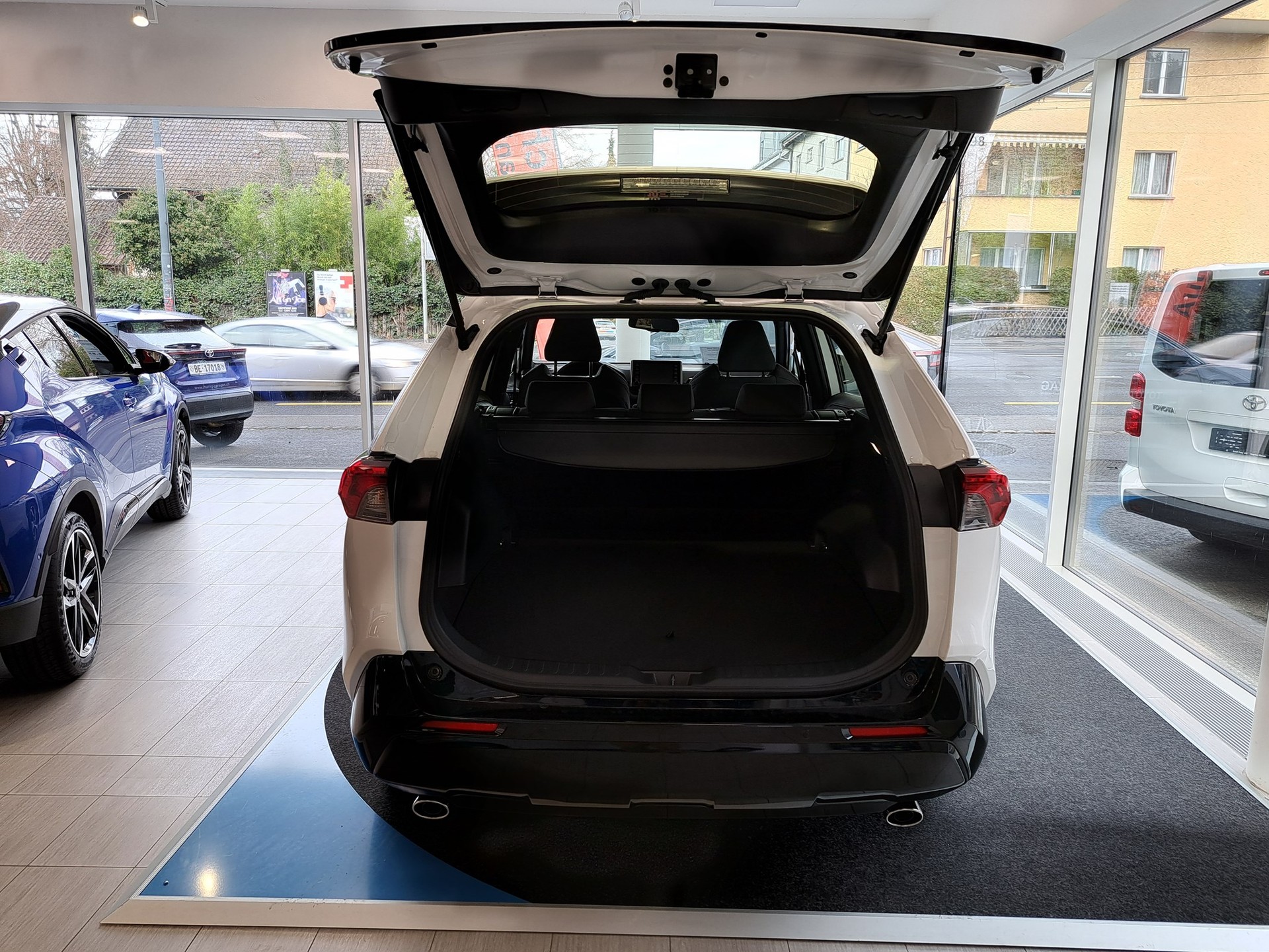 TOYOTA RAV-4 2.5 PHEV Trend e-CVT 4WD-image-6