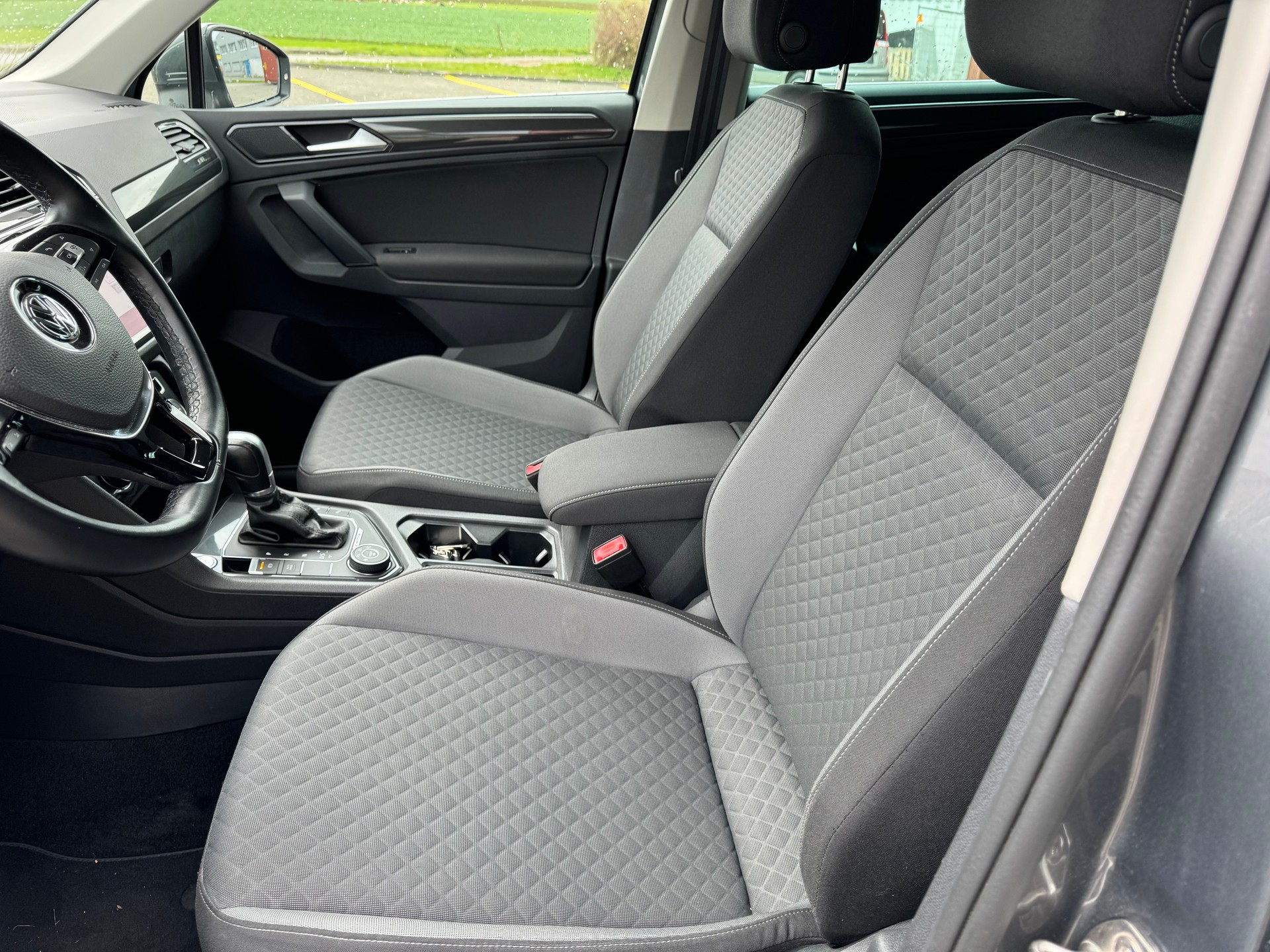 VW Tiguan 2.0 TDI SCR Comfortline 4Motion DSG-image-5