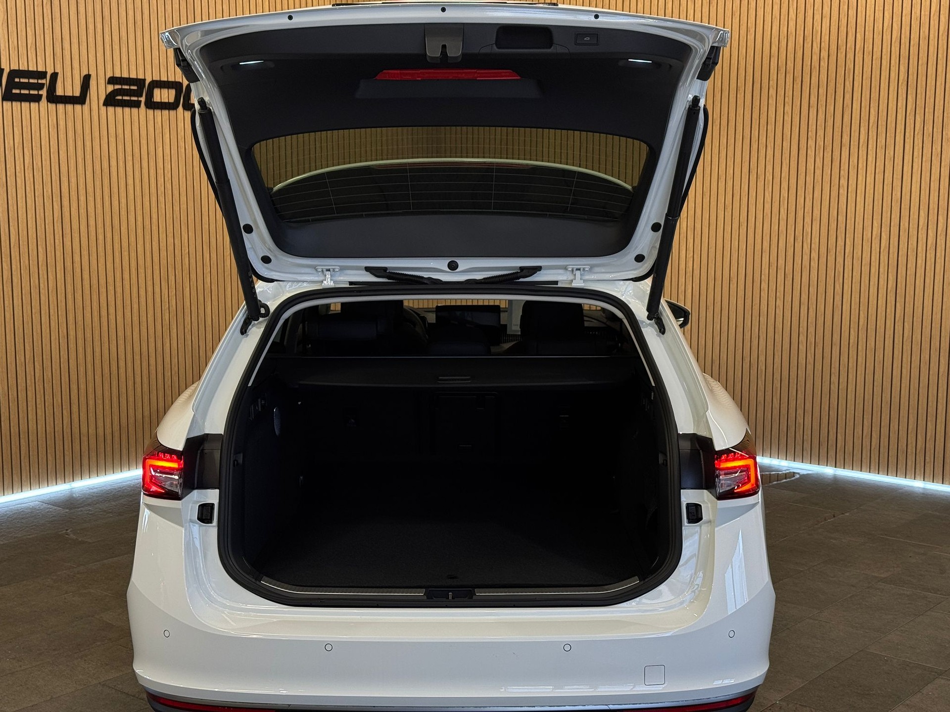 SKODA Superb Combi 1.5 TSI PHEV L&K DSG * 5Jahre Garantie*-image-4