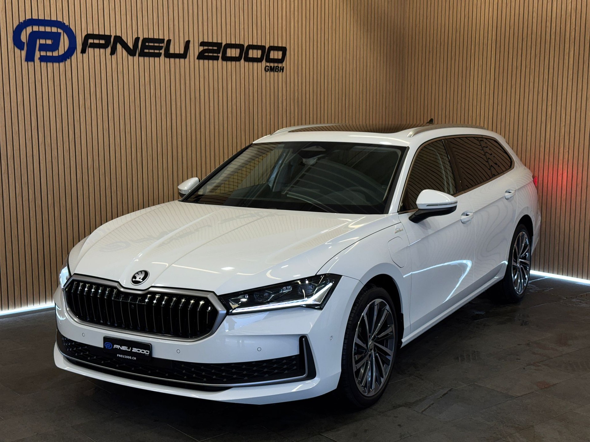 SKODA Superb Combi 1.5 TSI PHEV L&K DSG * 5Jahre Garantie*-image-0