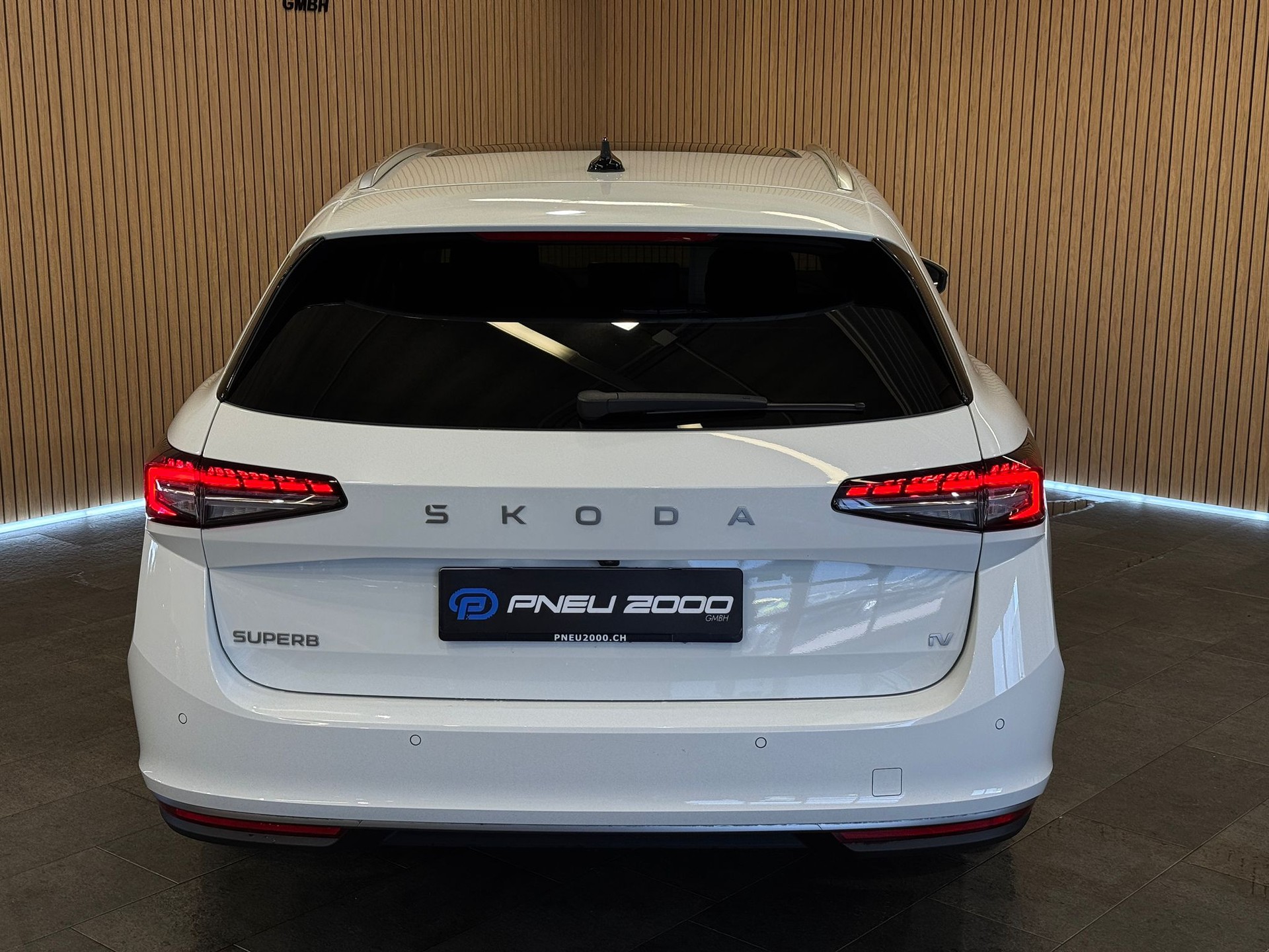 SKODA Superb Combi 1.5 TSI PHEV L&K DSG * 5Jahre Garantie*-image-3