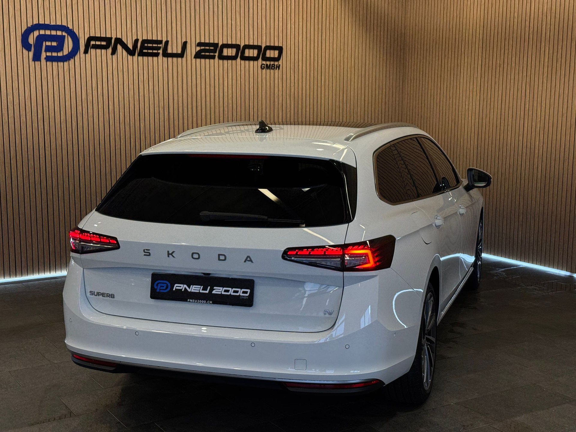 SKODA Superb Combi 1.5 TSI PHEV L&K DSG * 5Jahre Garantie*-image-2