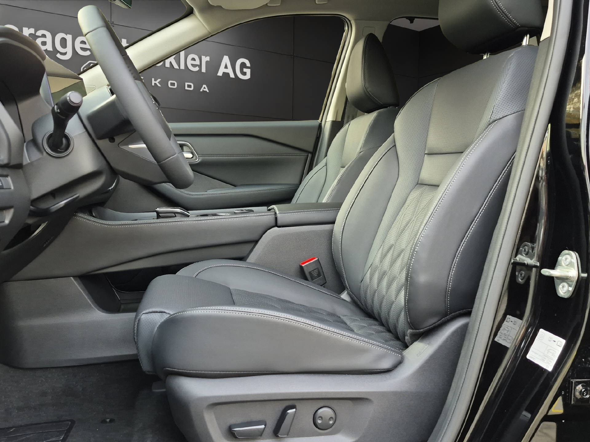 NISSAN X-Trail 1.5 VC-T Tekna+ e-4orce 7P-image-9