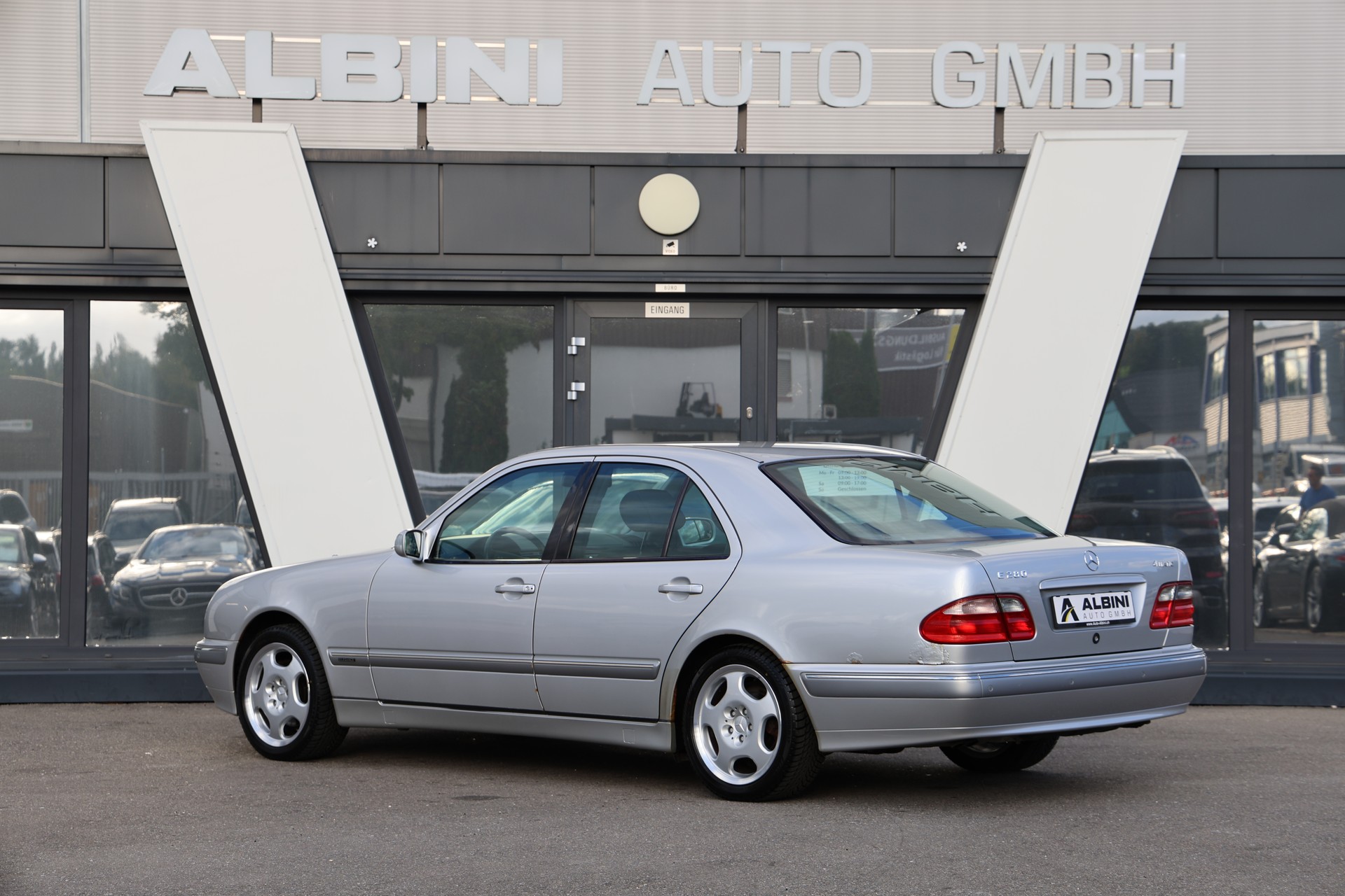 MERCEDES-BENZ E 280 Elégance 4-Matic Automatic-image-3
