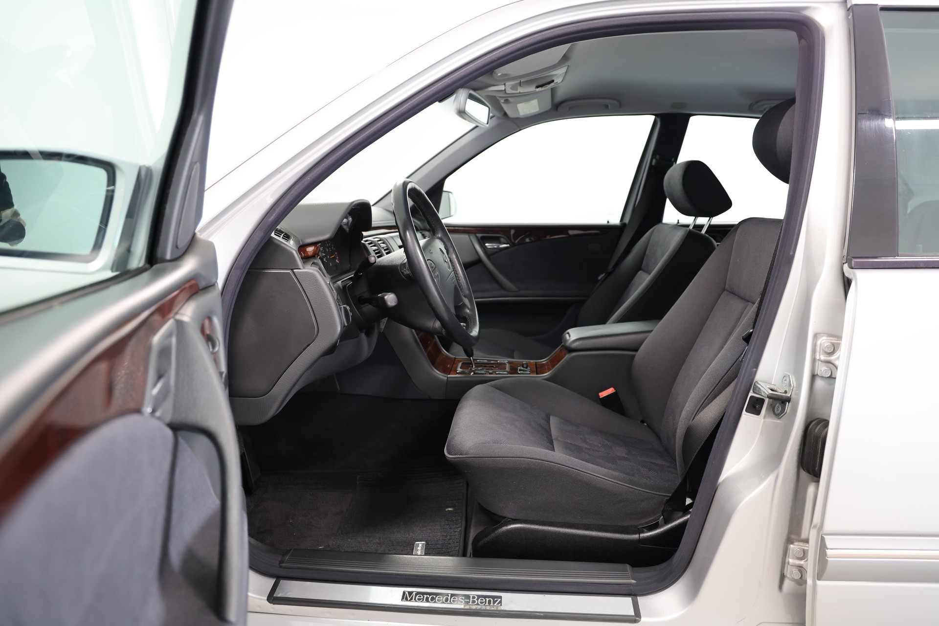 MERCEDES-BENZ E 280 Elégance 4-Matic Automatic-image-5