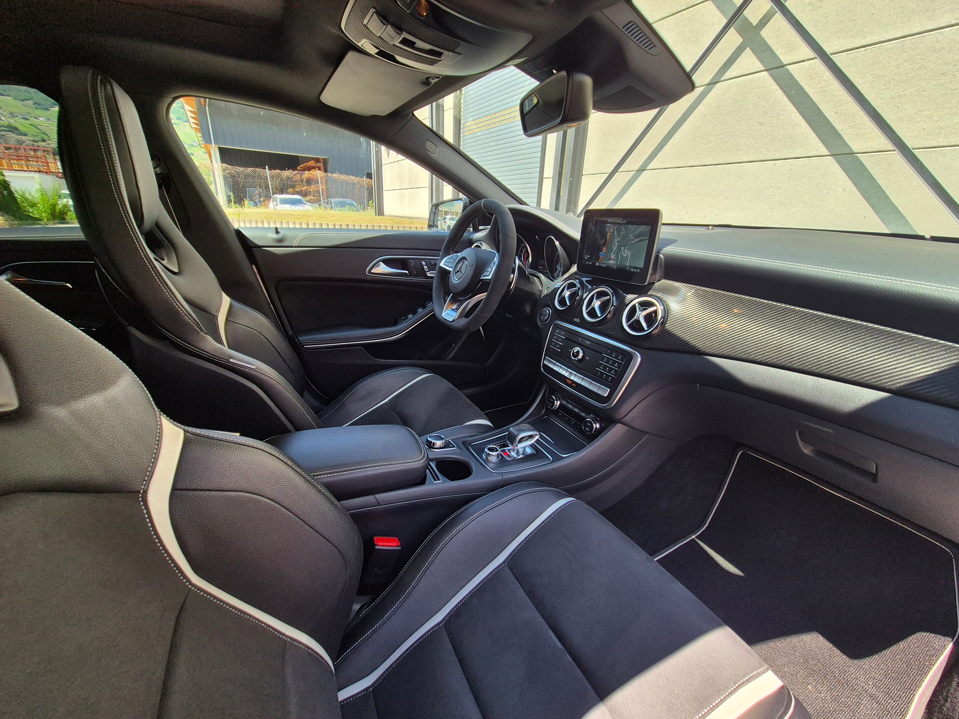 MERCEDES-BENZ CLA 45 AMG 4Matic Speedshift-image-6