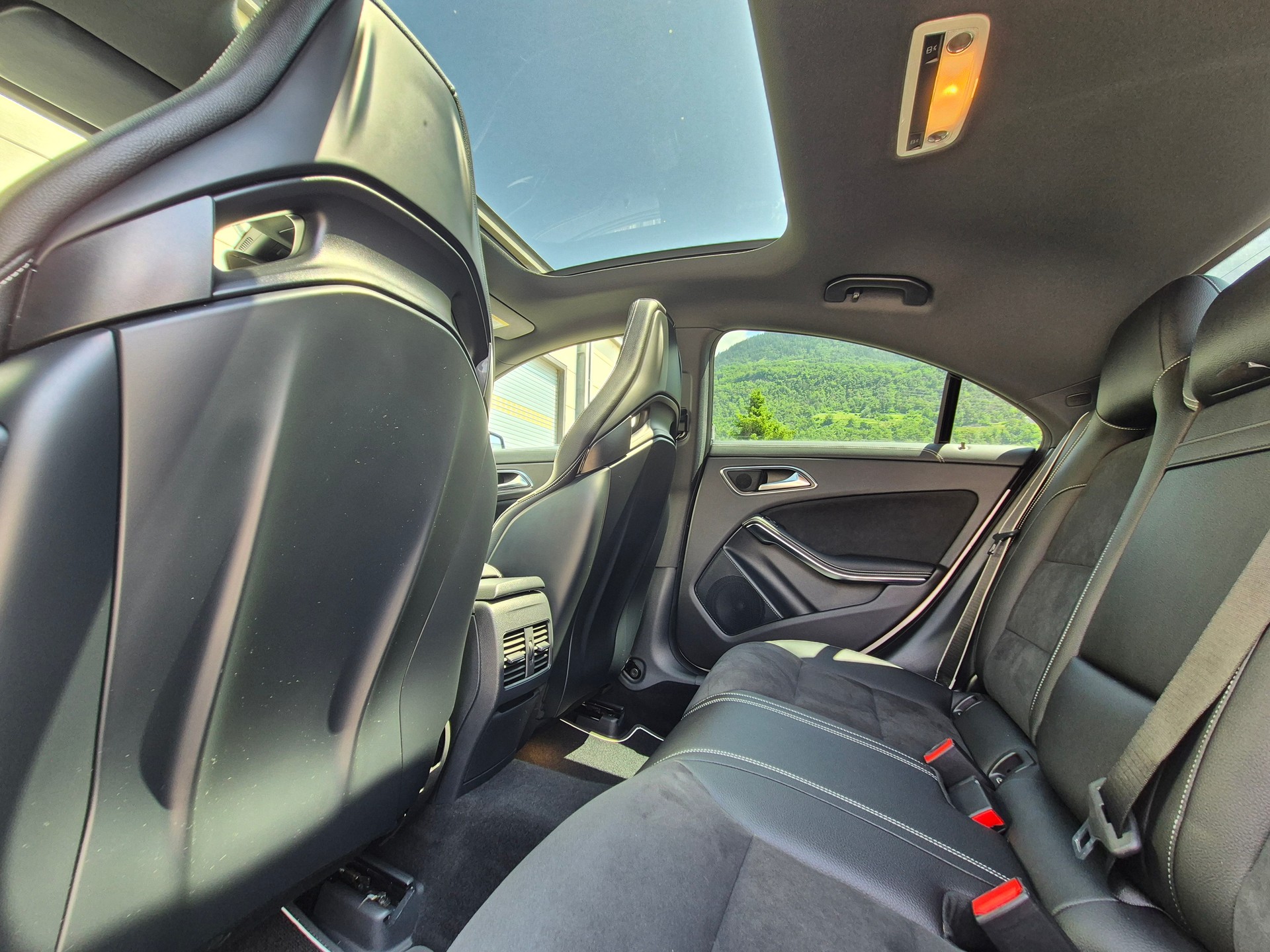 MERCEDES-BENZ CLA 45 AMG 4Matic Speedshift-image-8