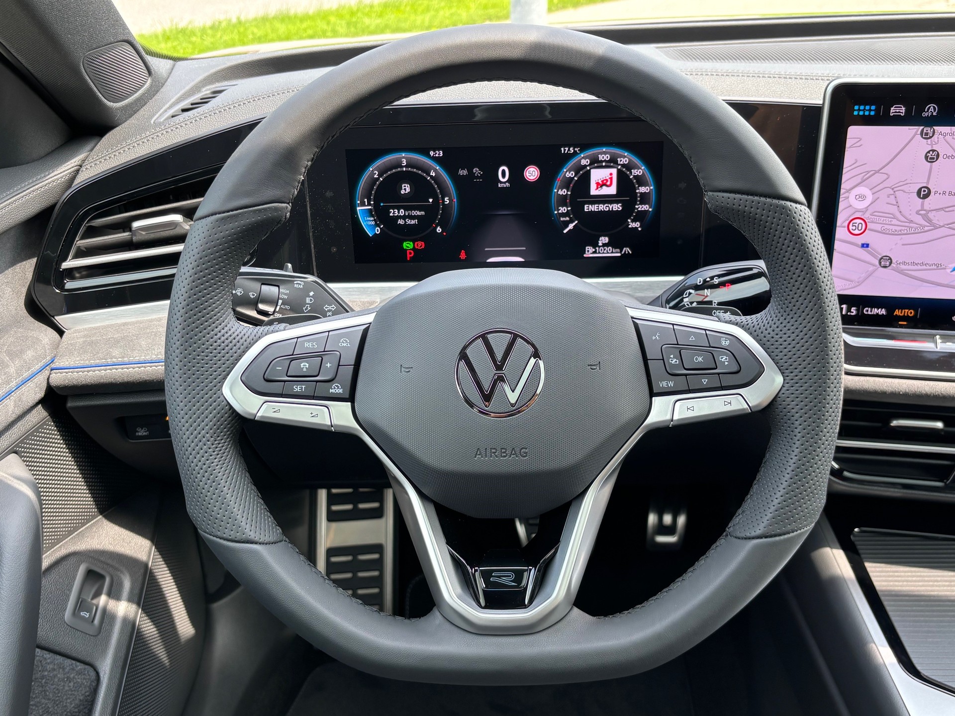 VW Passat Variant 2.0 TDI evo R-Line 4Motion-image-6