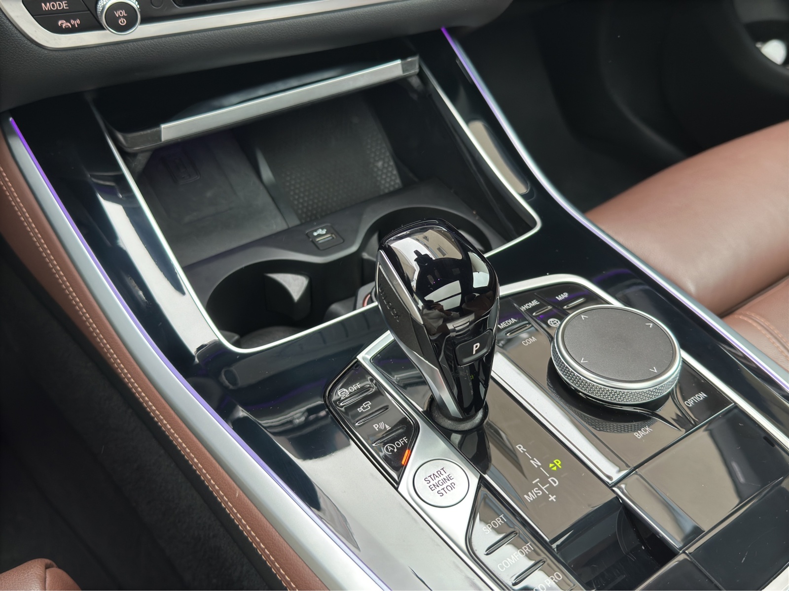 BMW X5 xDrive M50i Steptronic-image-13