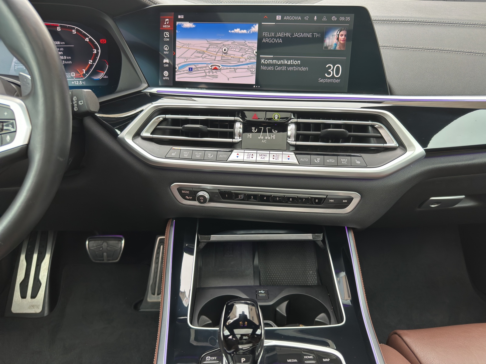 BMW X5 xDrive M50i Steptronic-image-12
