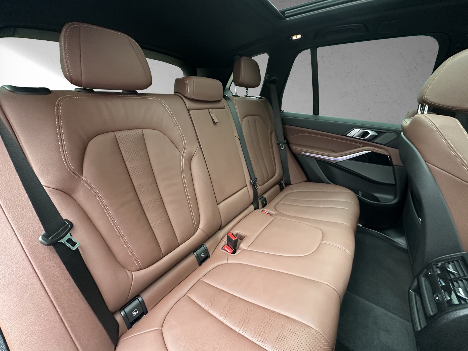 BMW X5 xDrive M50i Steptronic-image-17