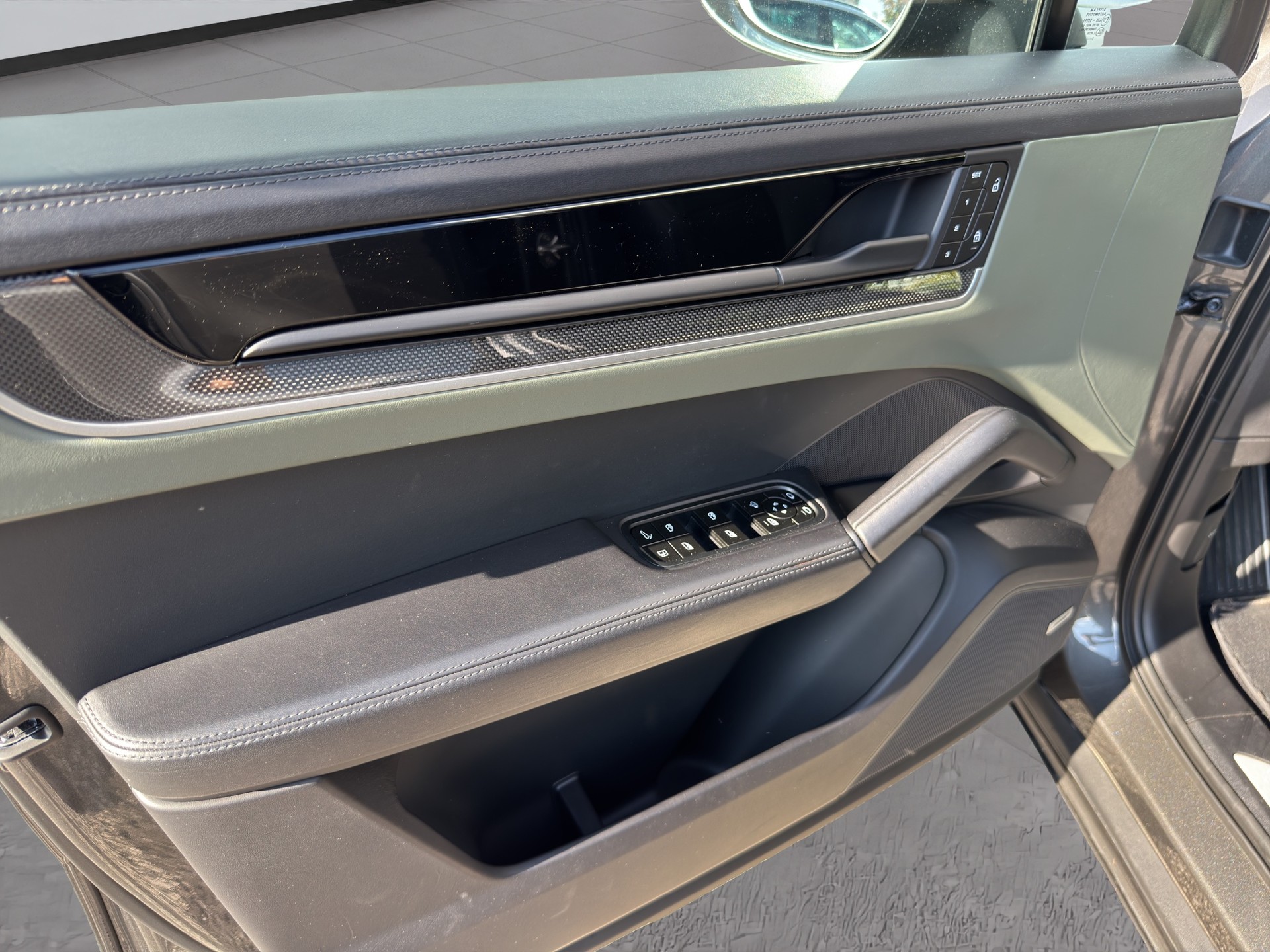 PORSCHE Cayenne Coupé E-Hybrid Tiptronic-image-24