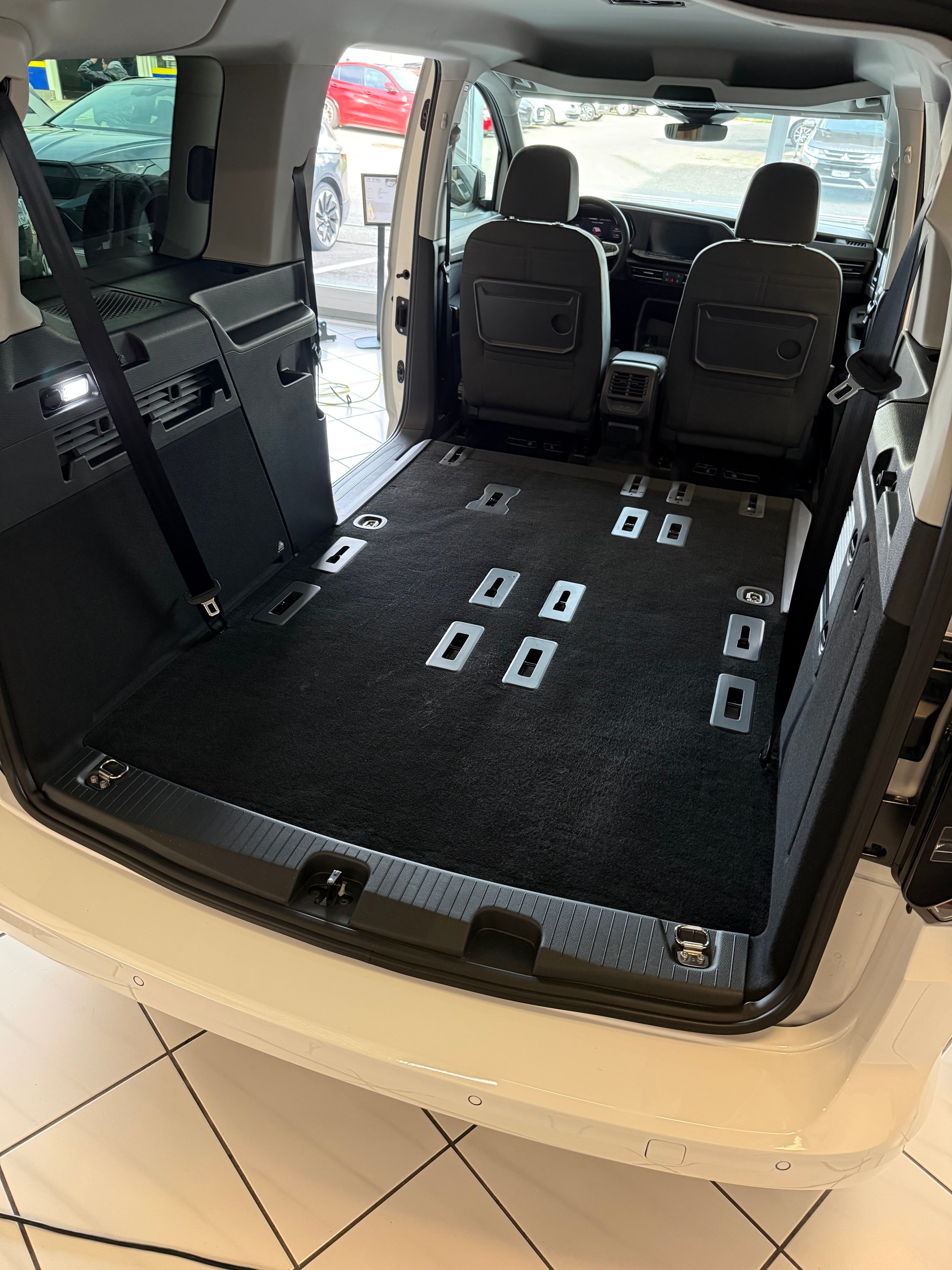 VW Caddy Maxi 1.5 TSI Plug in Hybrid DSG EDITION-image-22