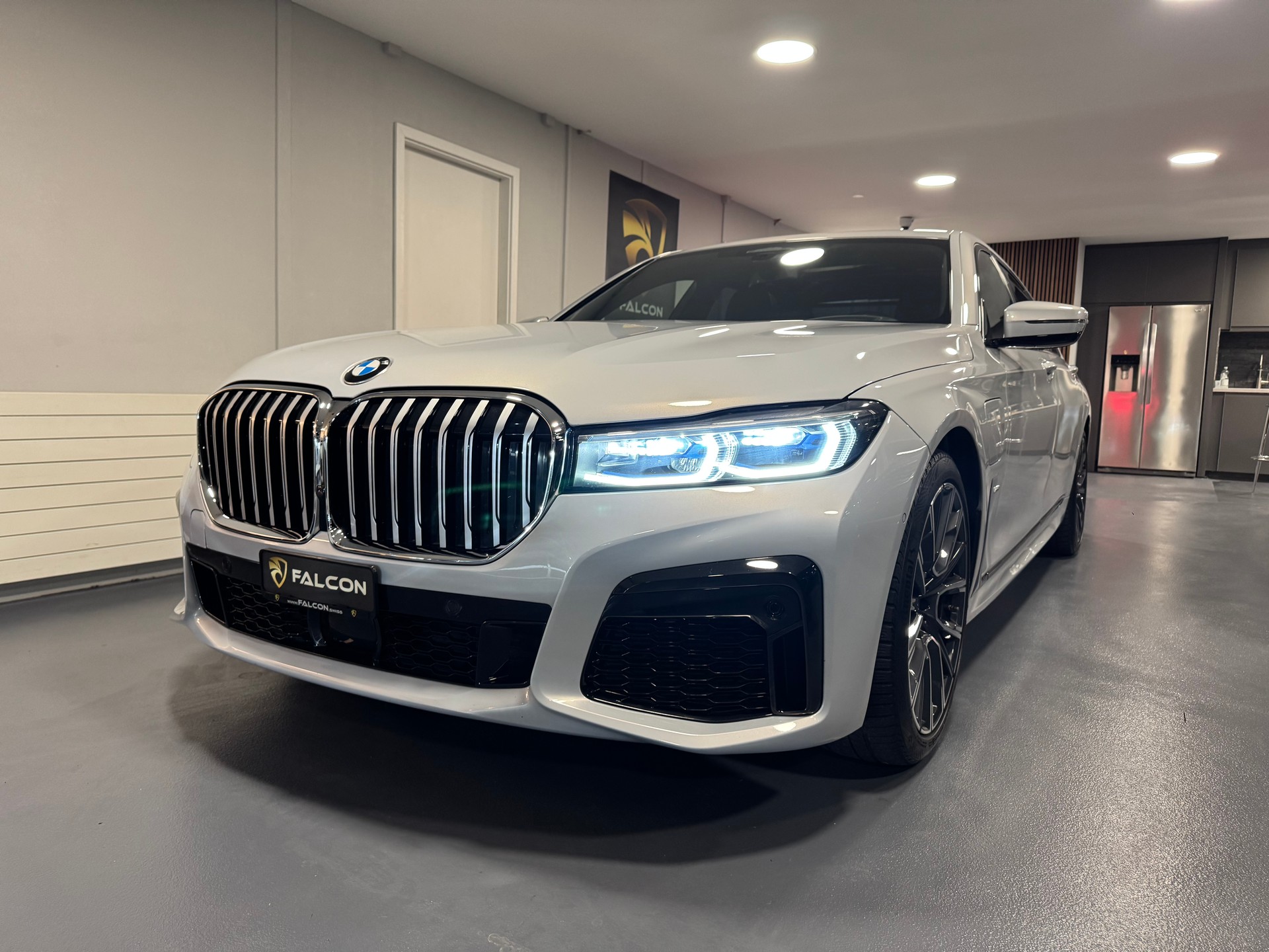 BMW 745Le xDrive M Sport Steptronic-image-35