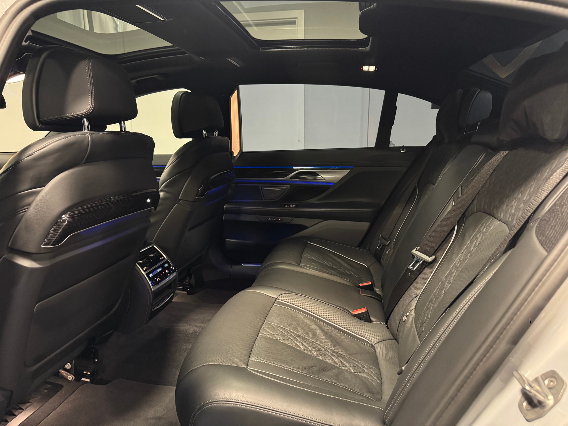 BMW 745Le xDrive M Sport Steptronic-image-13