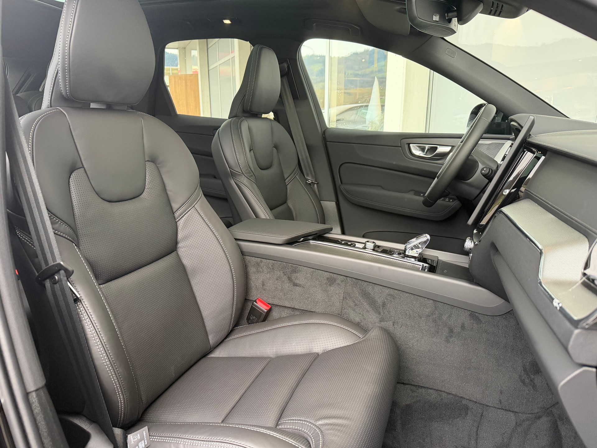 VOLVO XC60 T8 eAWD Black Edition Geartronic-showroom-element-3