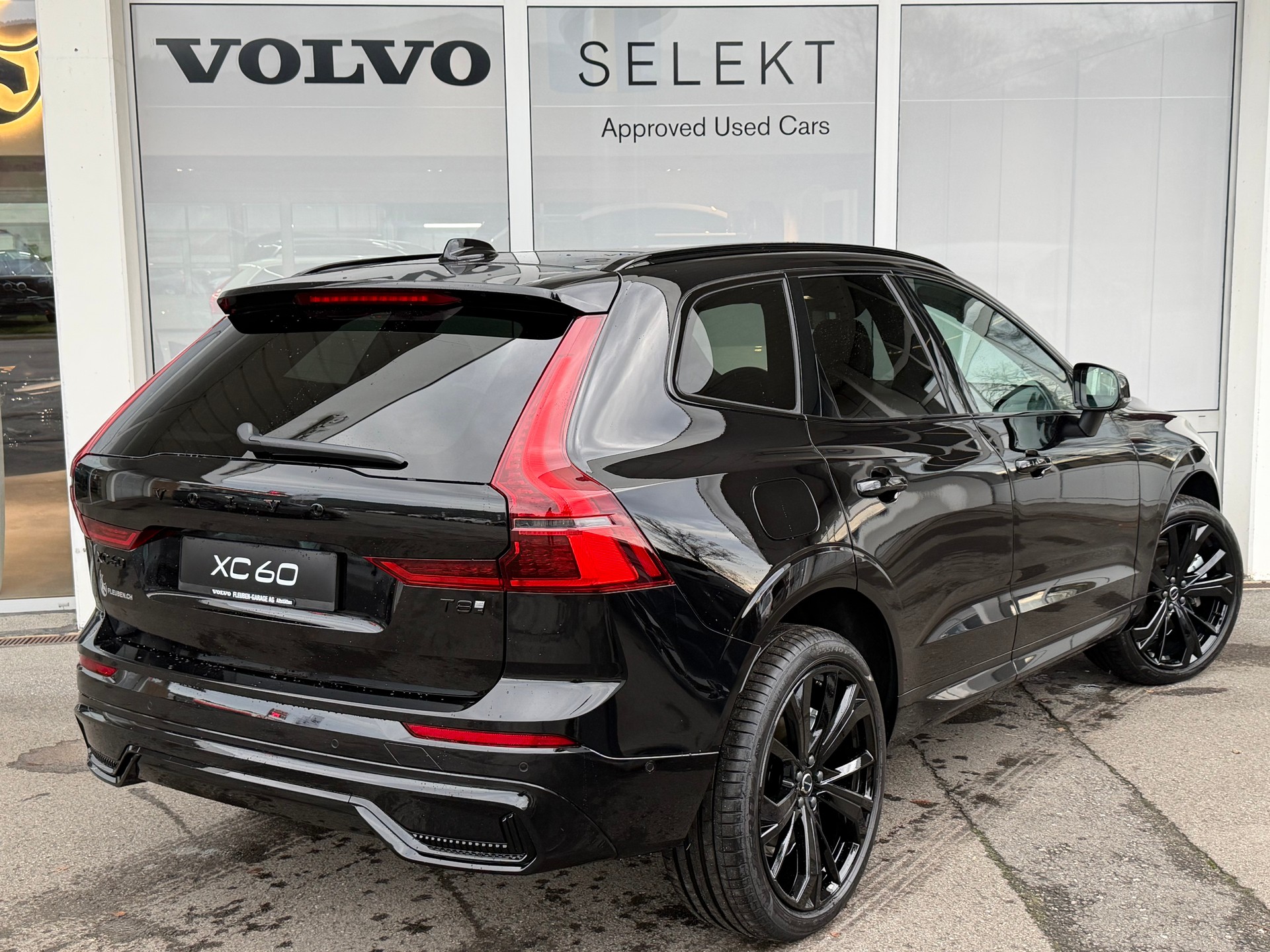 VOLVO XC60 T8 eAWD Black Edition Geartronic-showroom-element-1