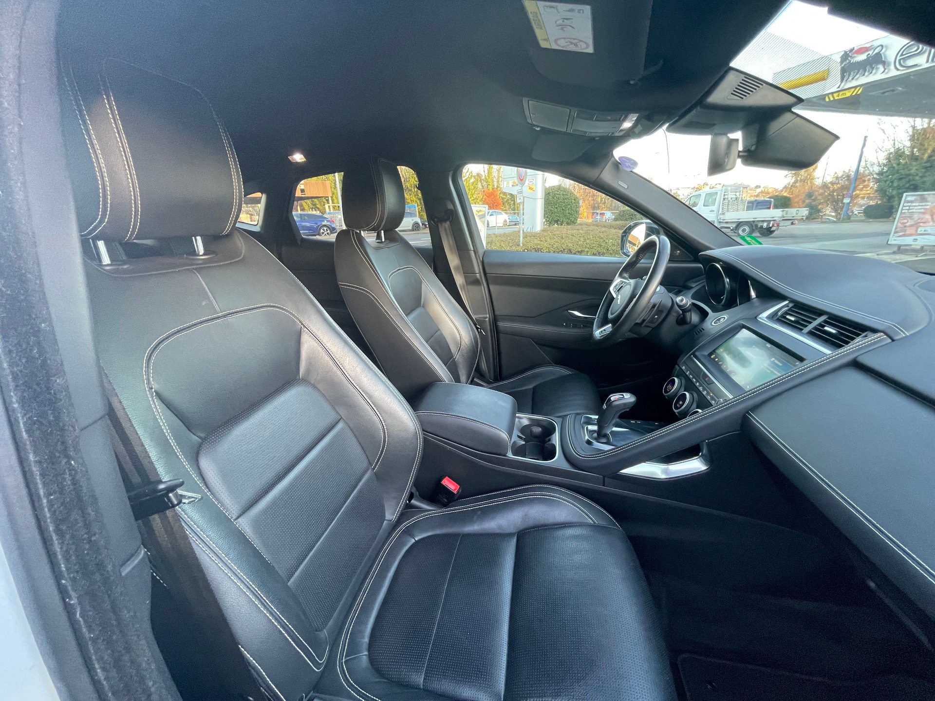 JAGUAR E-Pace 2.0 P250 R-Dynamic S AWD Automatik-image-8