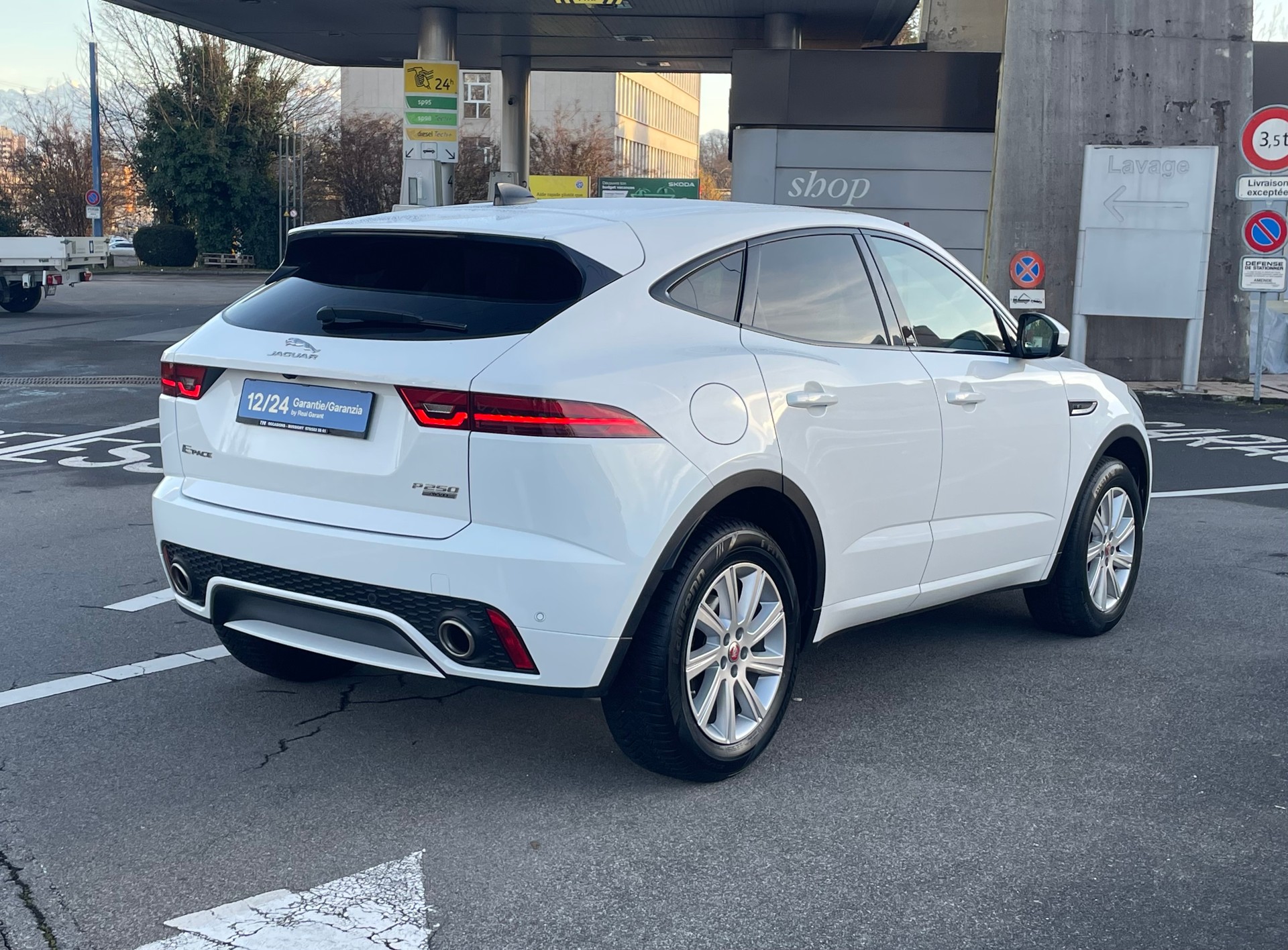 JAGUAR E-Pace 2.0 P250 R-Dynamic S AWD Automatik-showroom-element-3