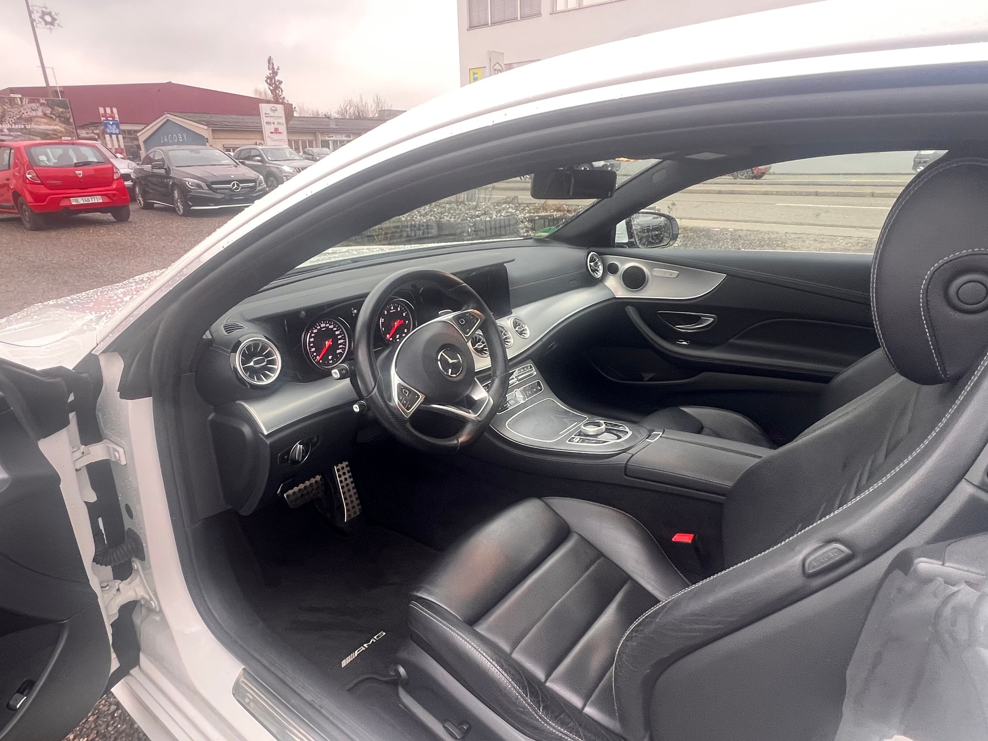 MERCEDES-BENZ E 300 Coupé AMG Line 9G-Tronic-image-8