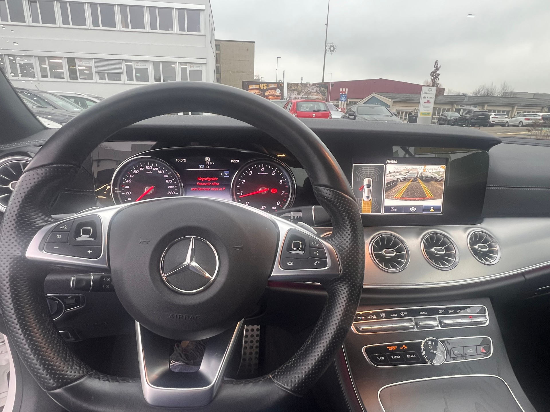 MERCEDES-BENZ E 300 Coupé AMG Line 9G-Tronic-image-15